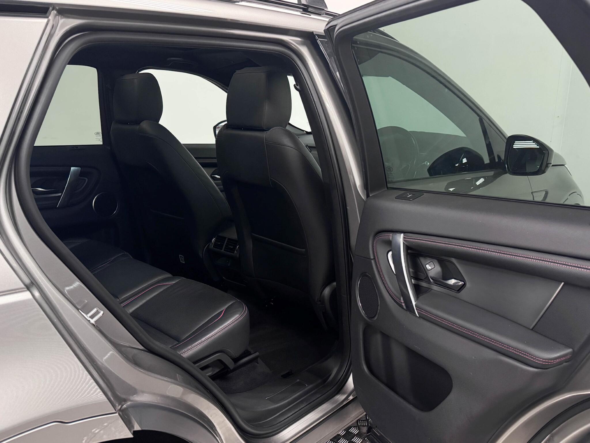 Land Rover Discovery Sport view 9