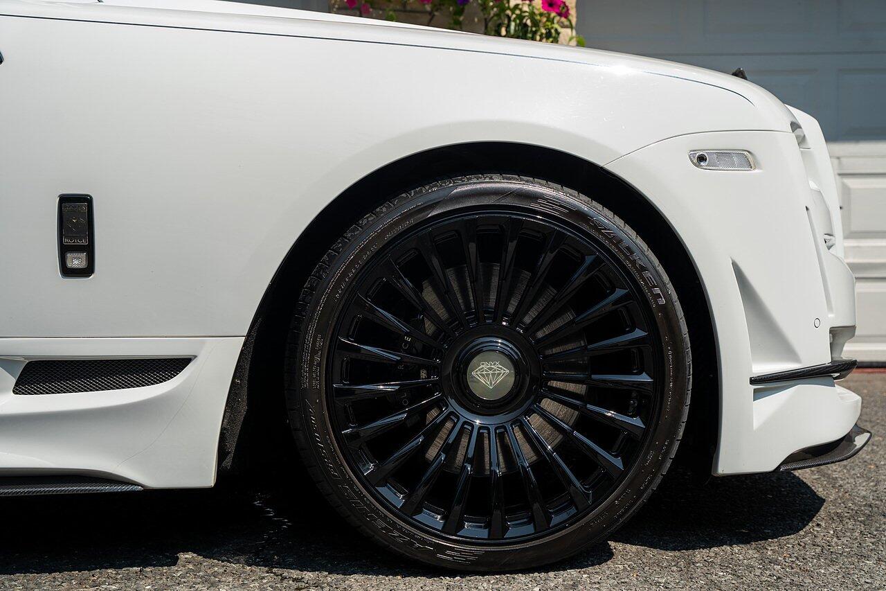 Rolls-Royce Dawn view 4