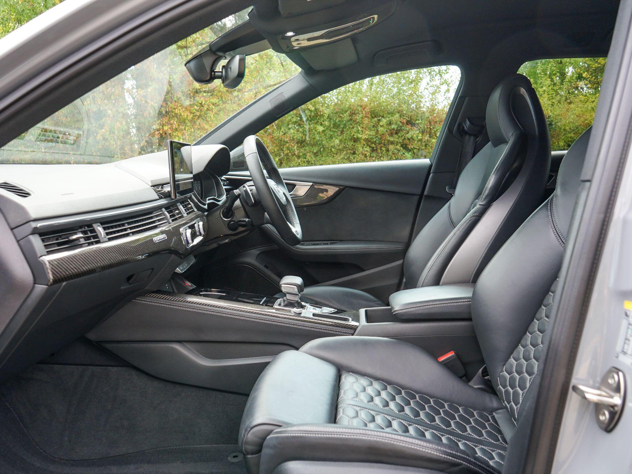 Audi RS4 Avant view 3