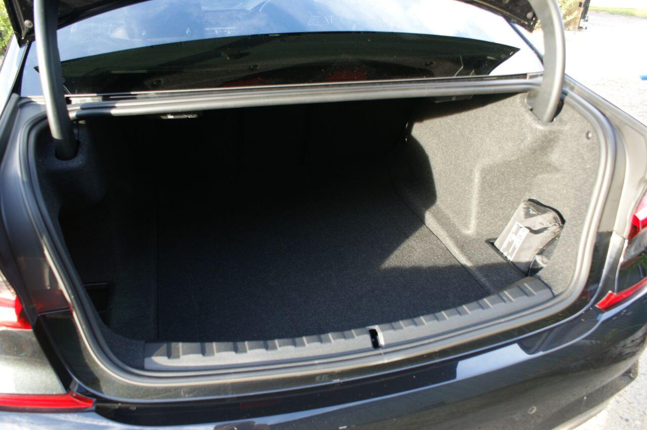 BMW 3 Series view 35