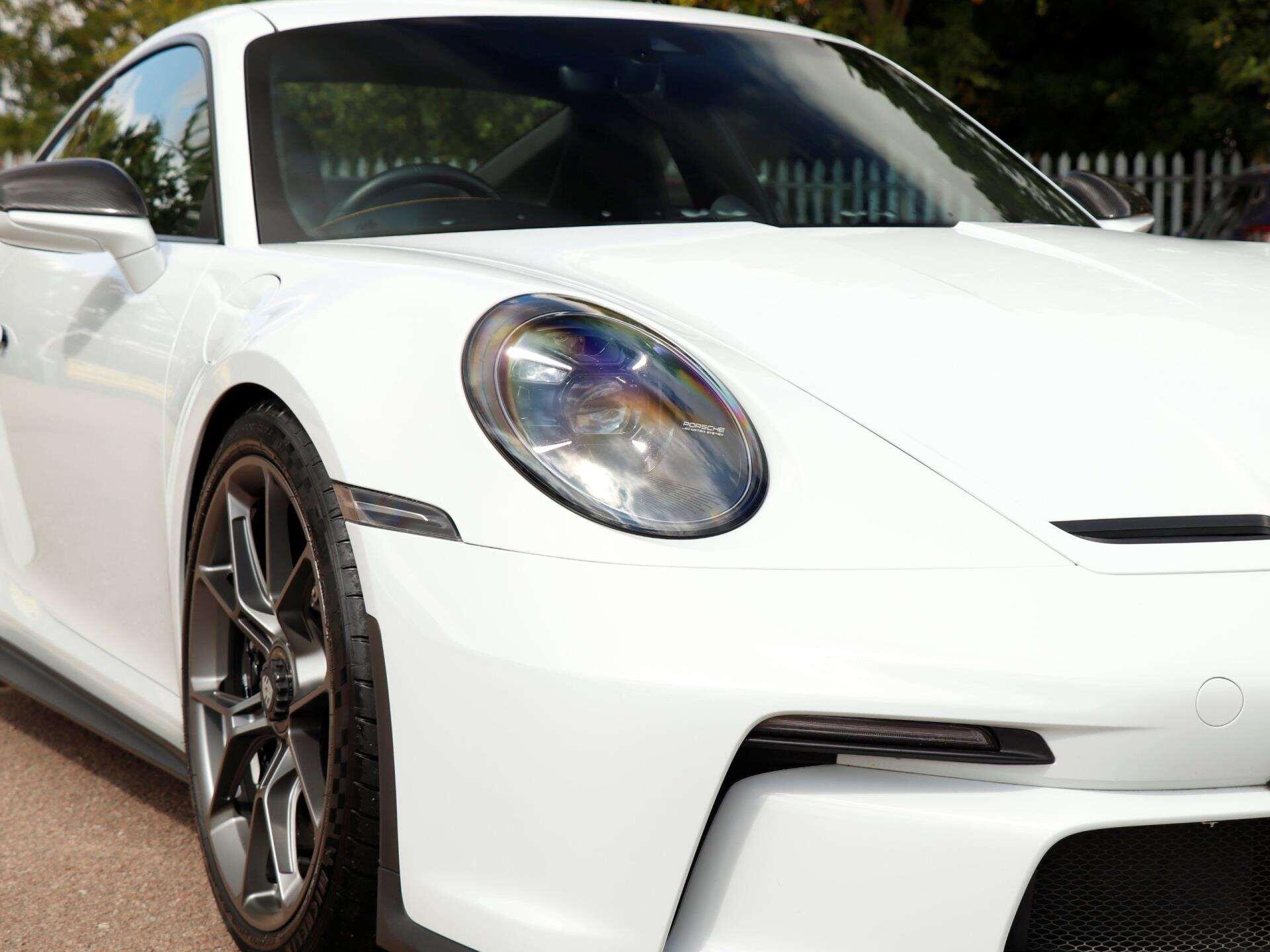 Porsche 911 view 32