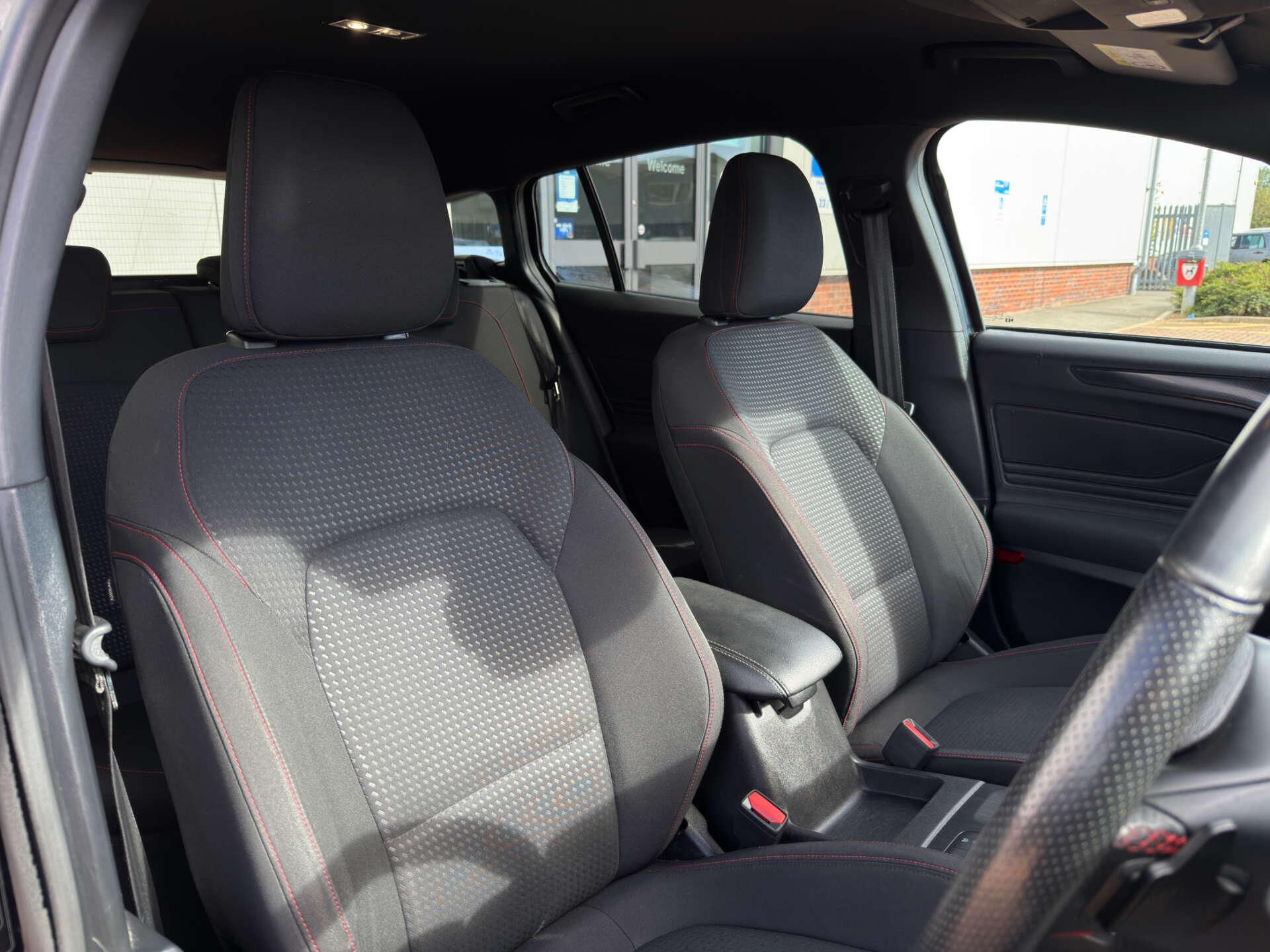 Ford Focus view 15