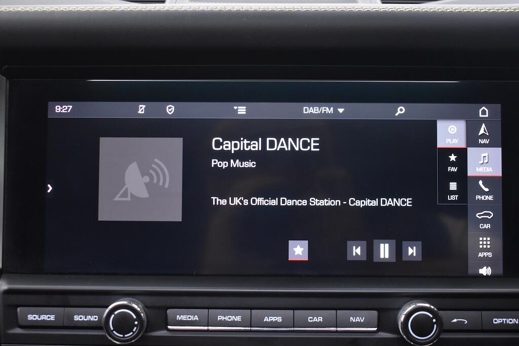 Porsche Macan view 85