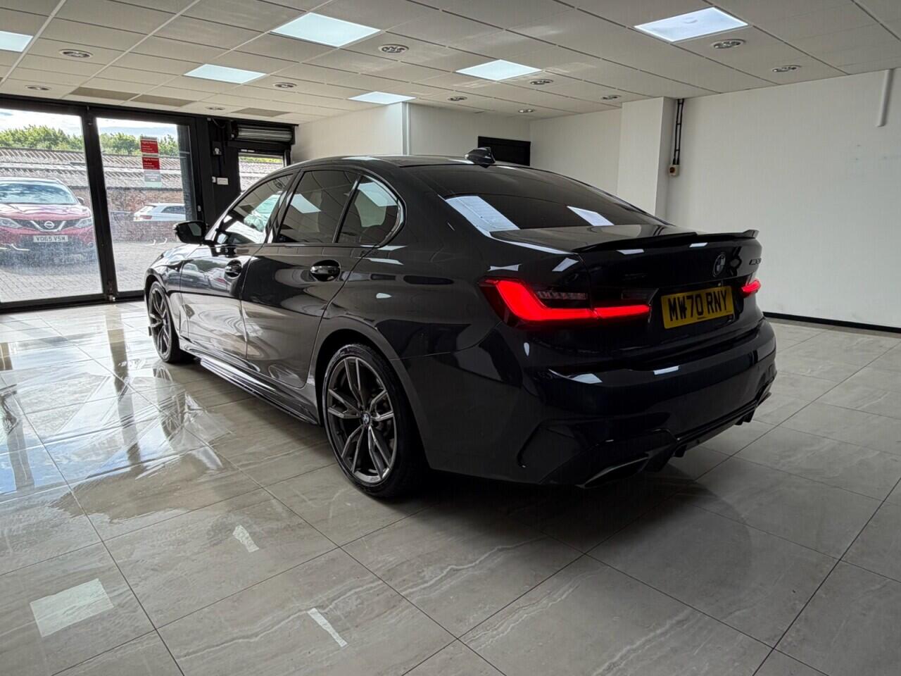 BMW 3 Series view 5