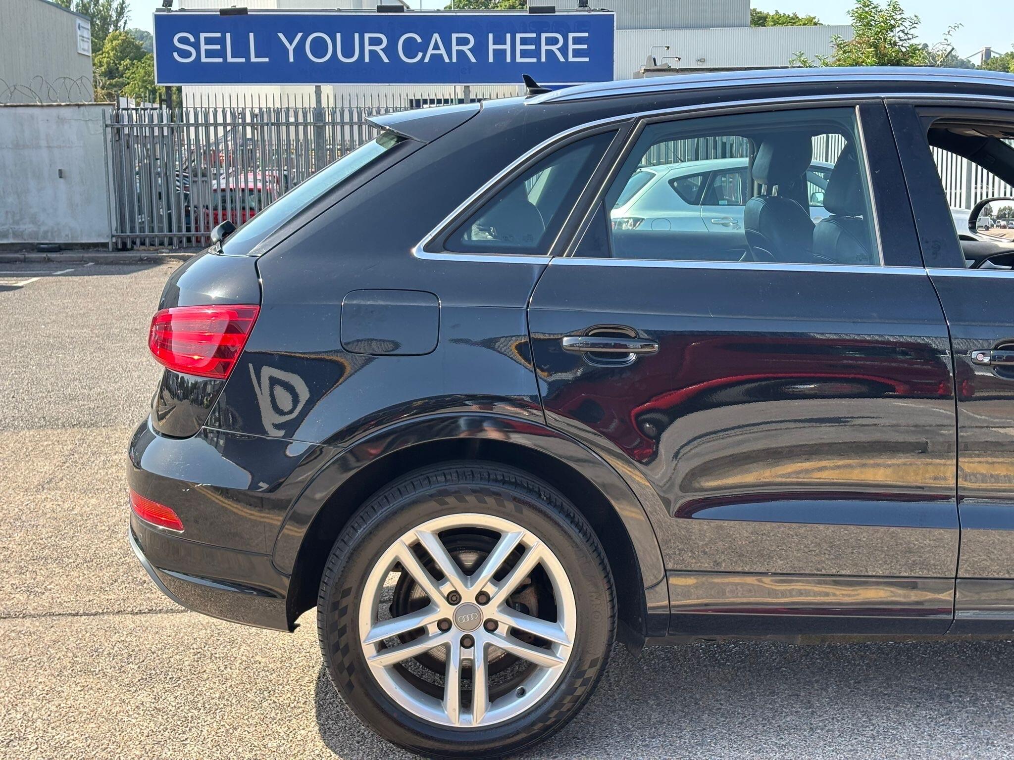 Audi Q3 view 36