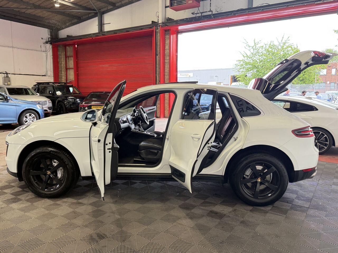 Porsche Macan view 13