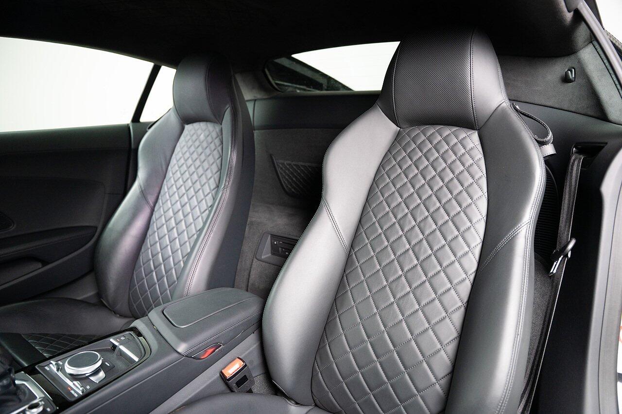 Audi R8 view 22