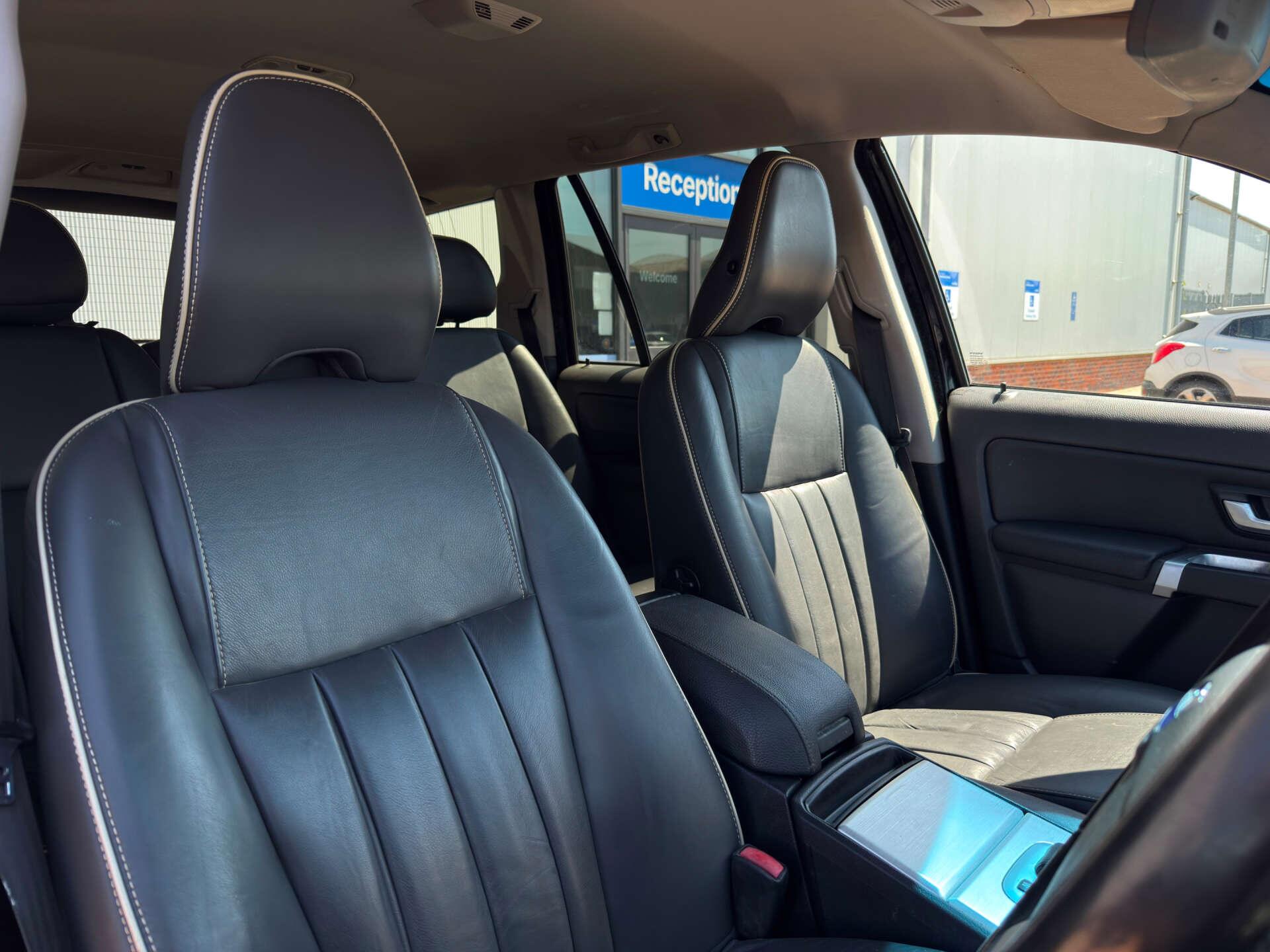 Volvo XC90 view 13