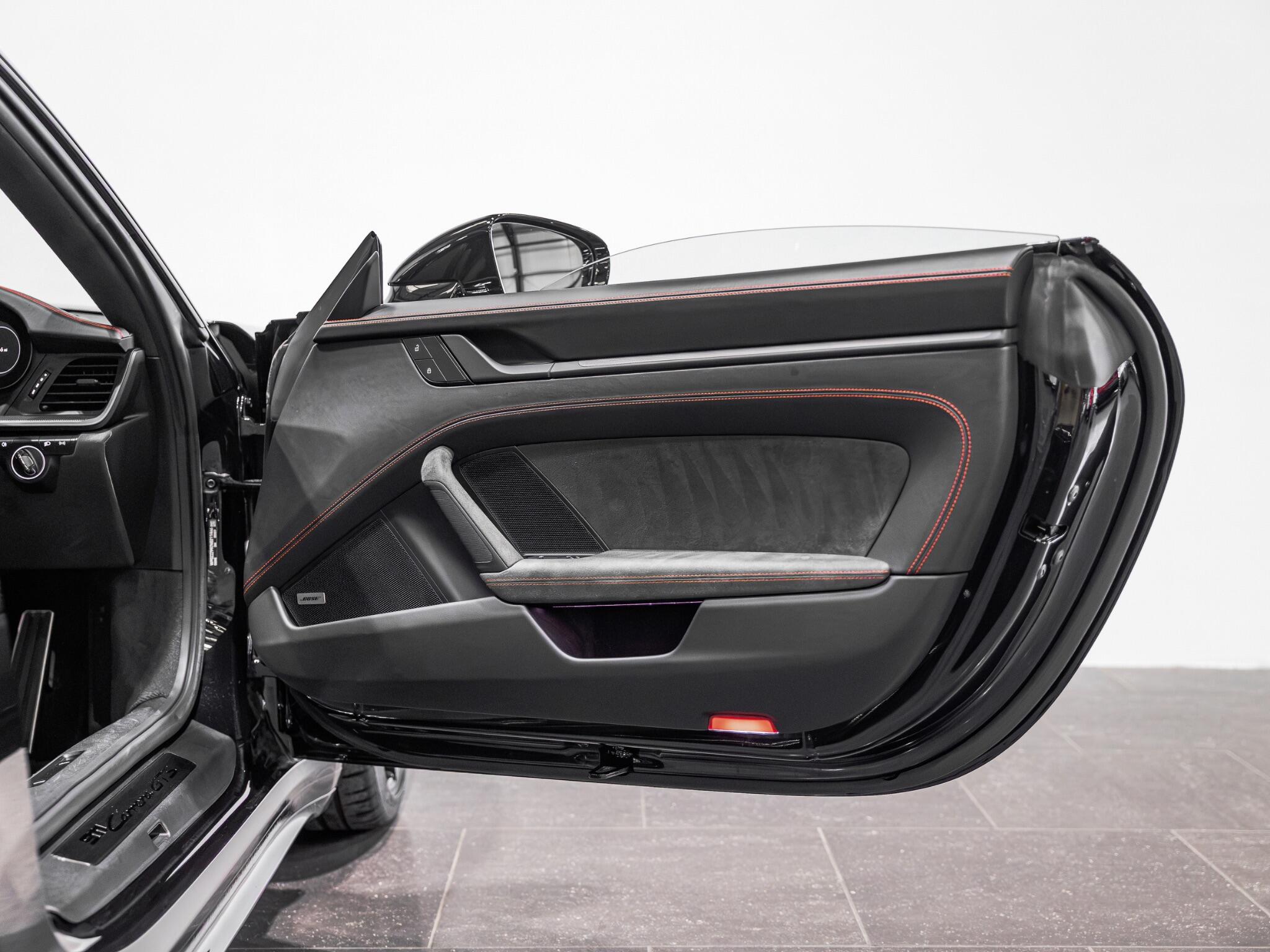 Porsche 911 view 27