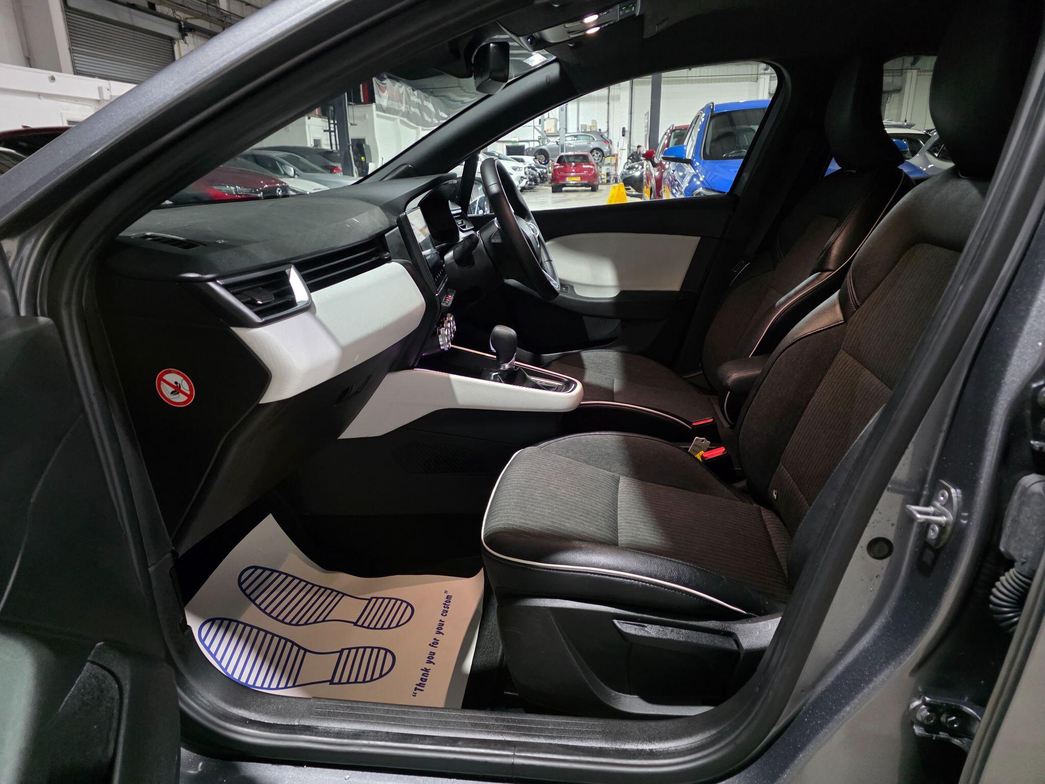 Renault Clio view 22
