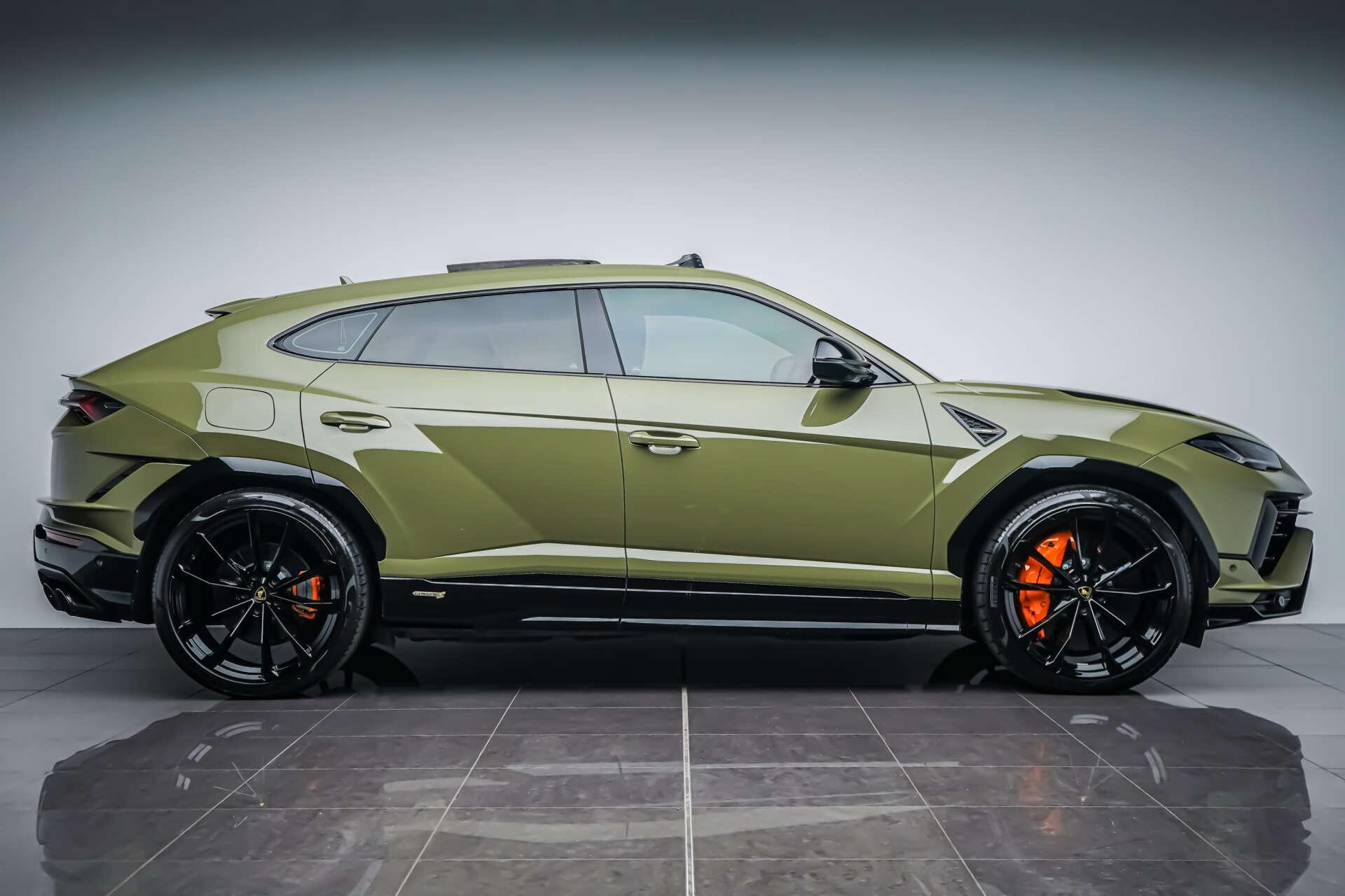 Lamborghini Urus view 16