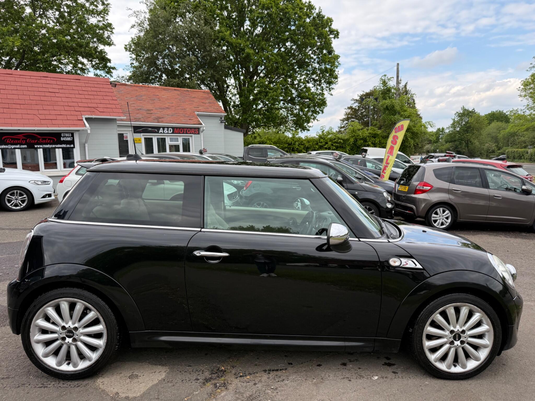 Mini Hatch view 11