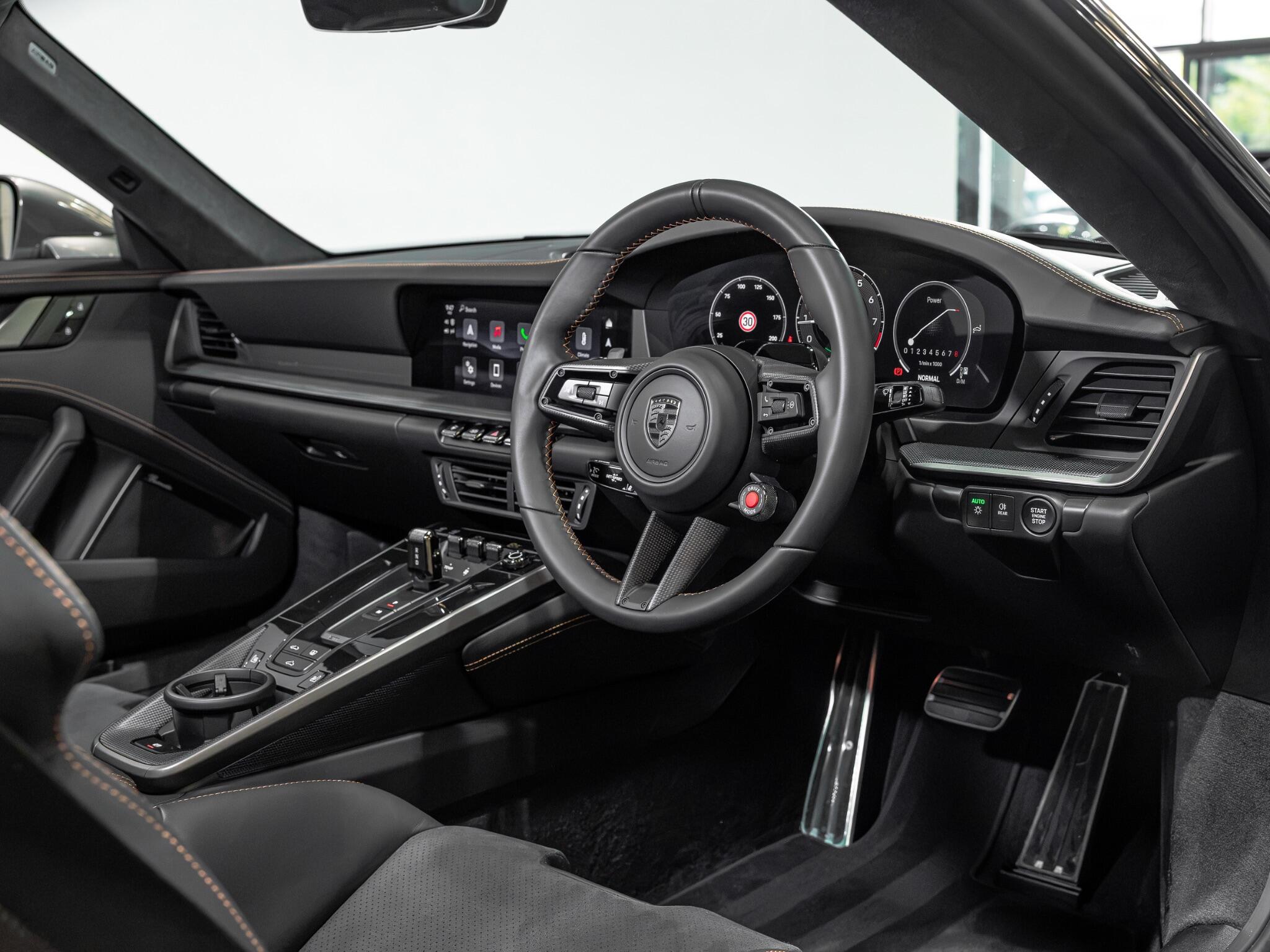 Porsche 911 view 18