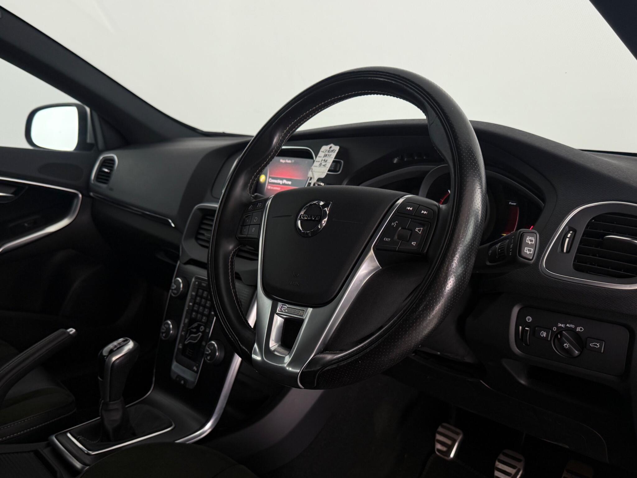 Volvo V40 view 3
