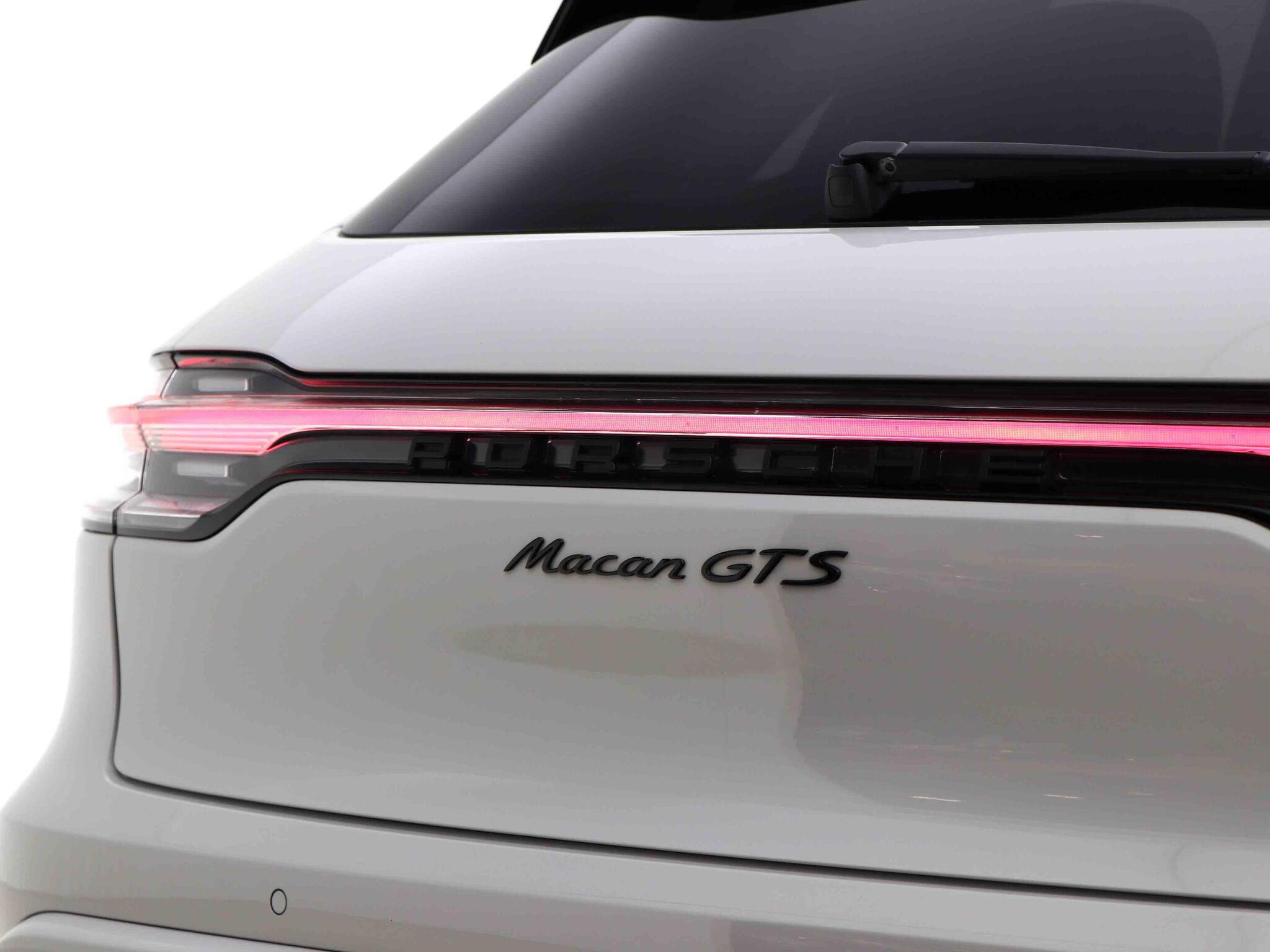 Porsche Macan view 24