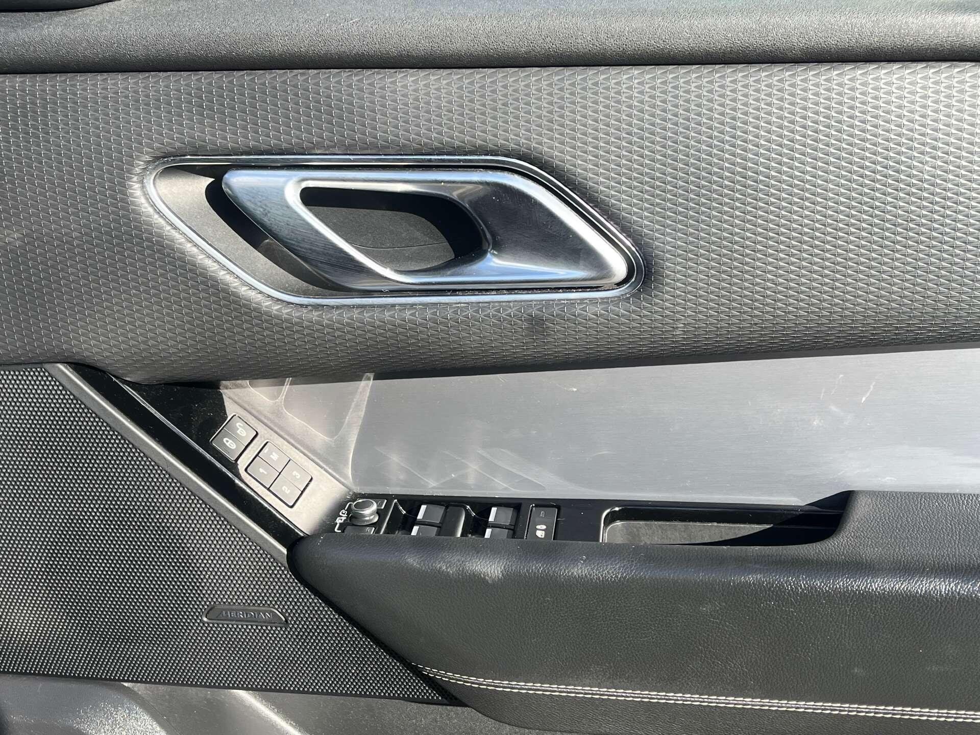 Land Rover Range Rover Velar view 36