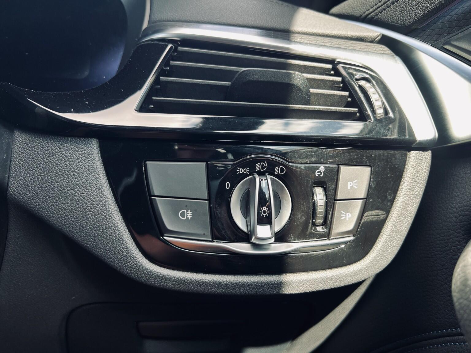 BMW 5 Series view 28