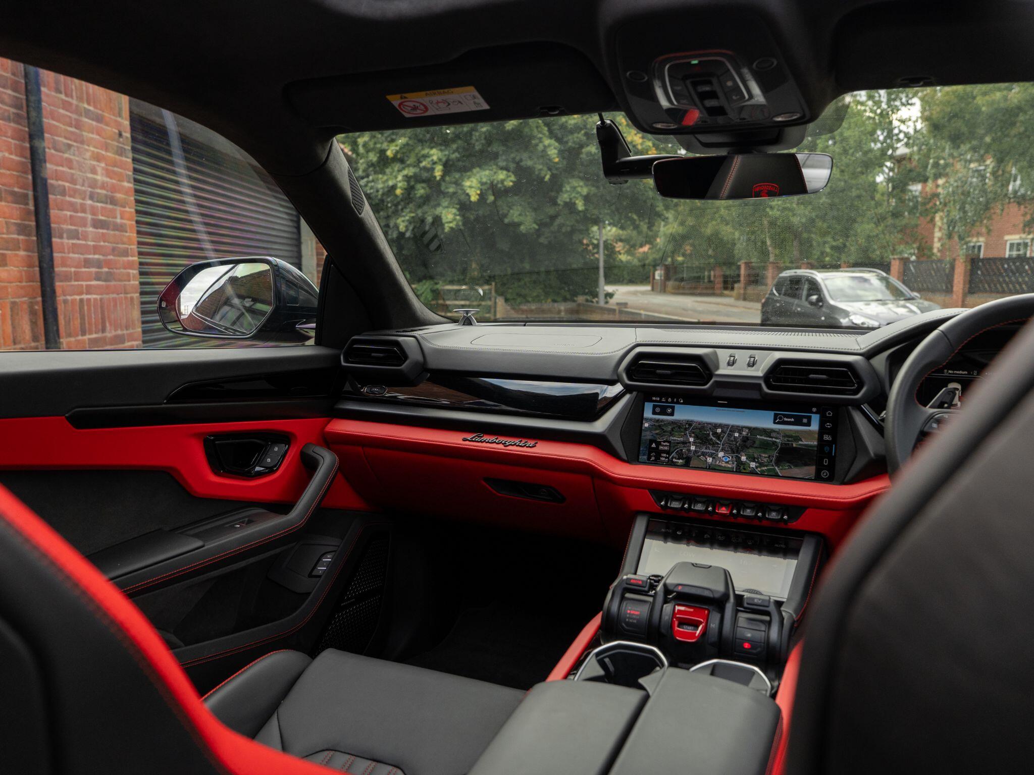 Lamborghini Urus view 39