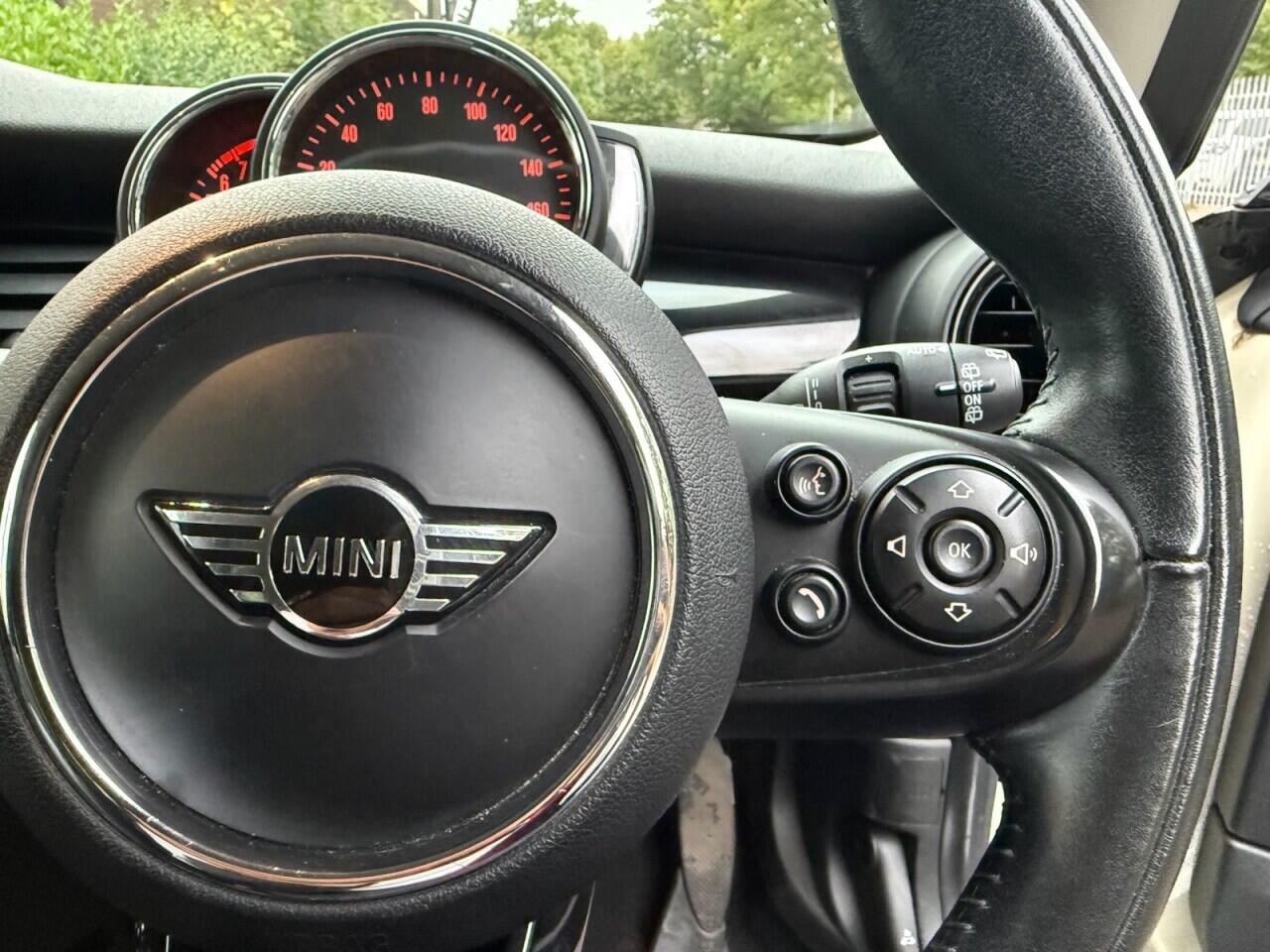 Mini Cooper view 10