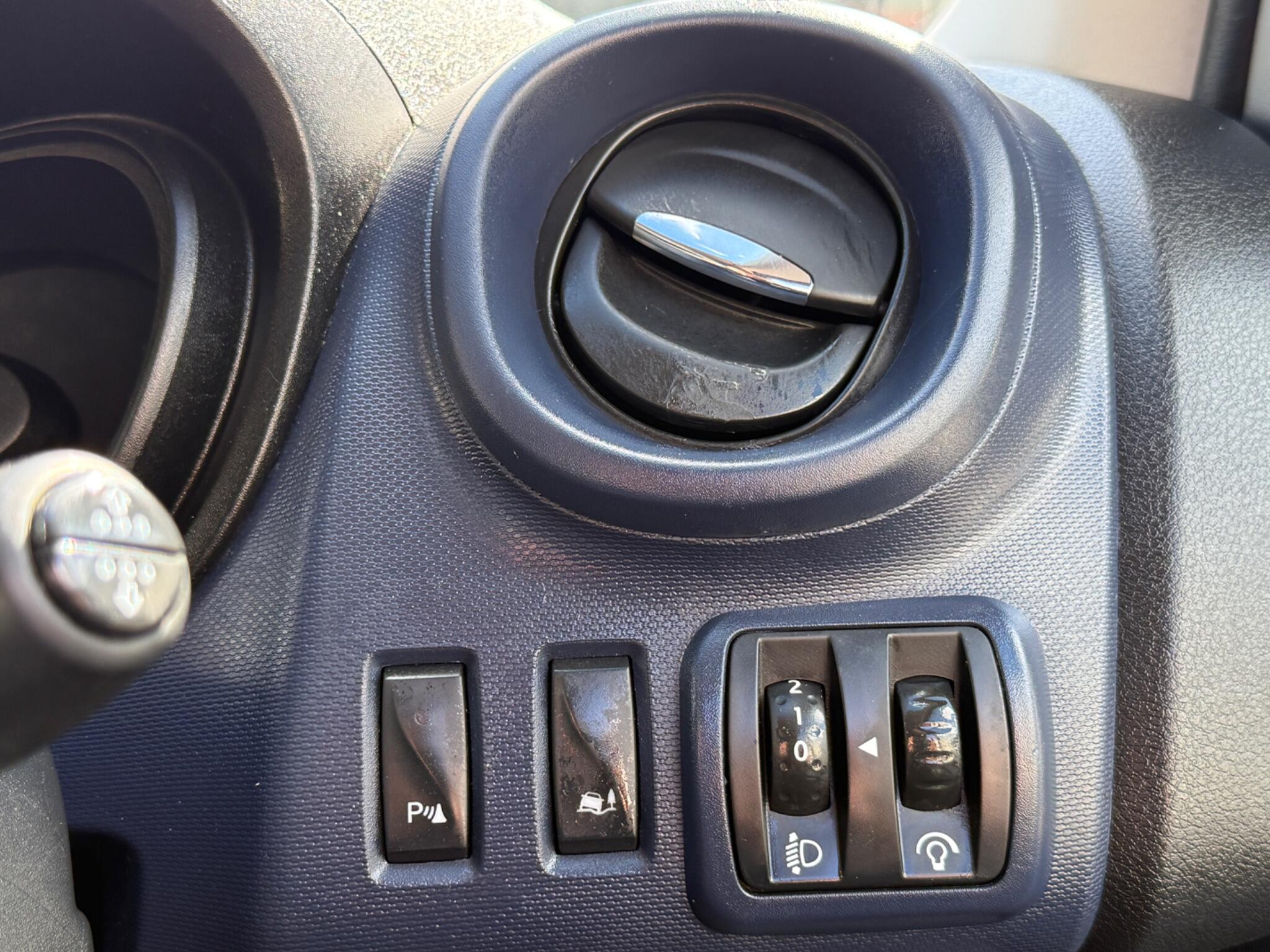 Vauxhall Vivaro - Image 66