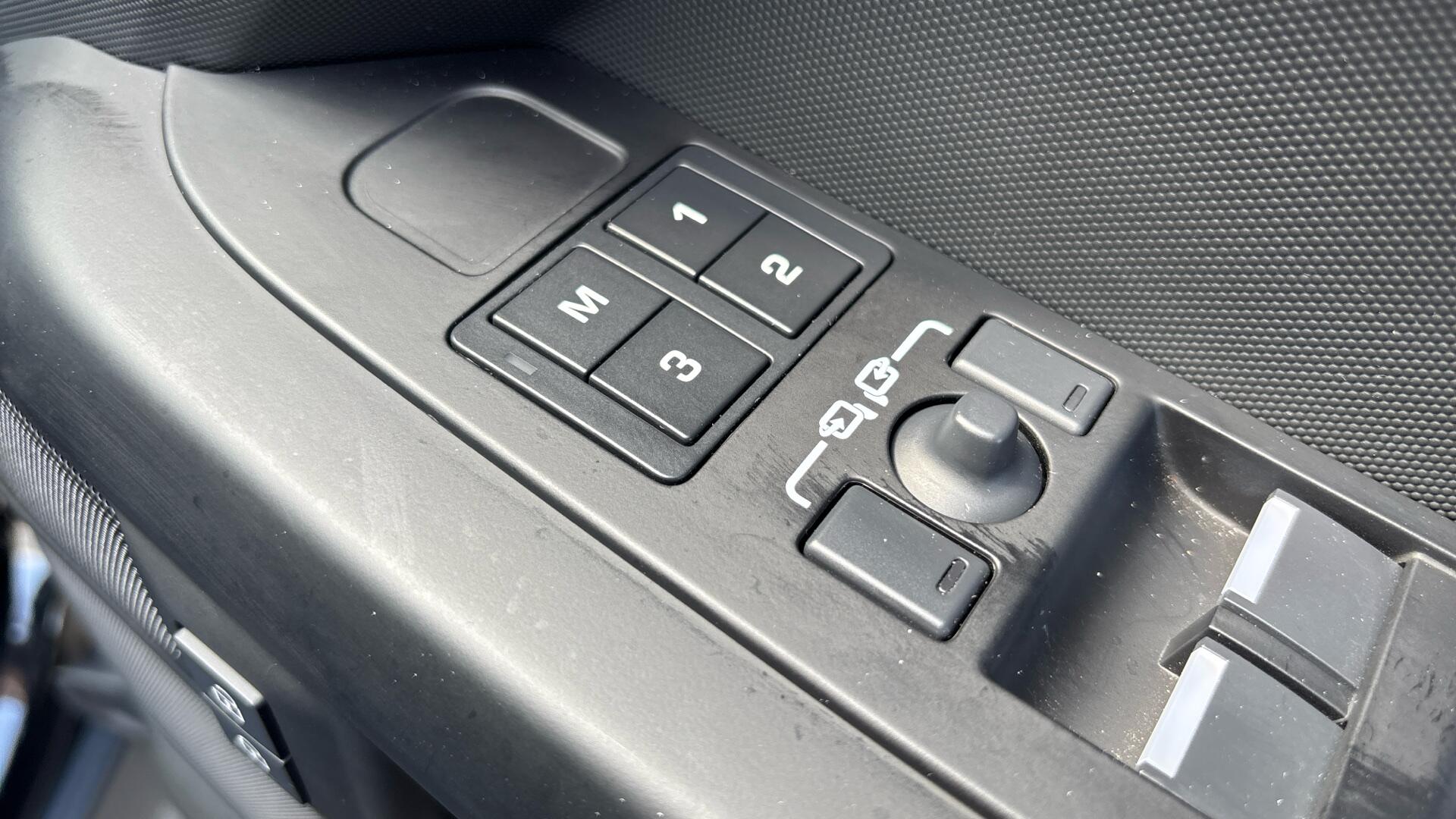 Land Rover Defender view 34