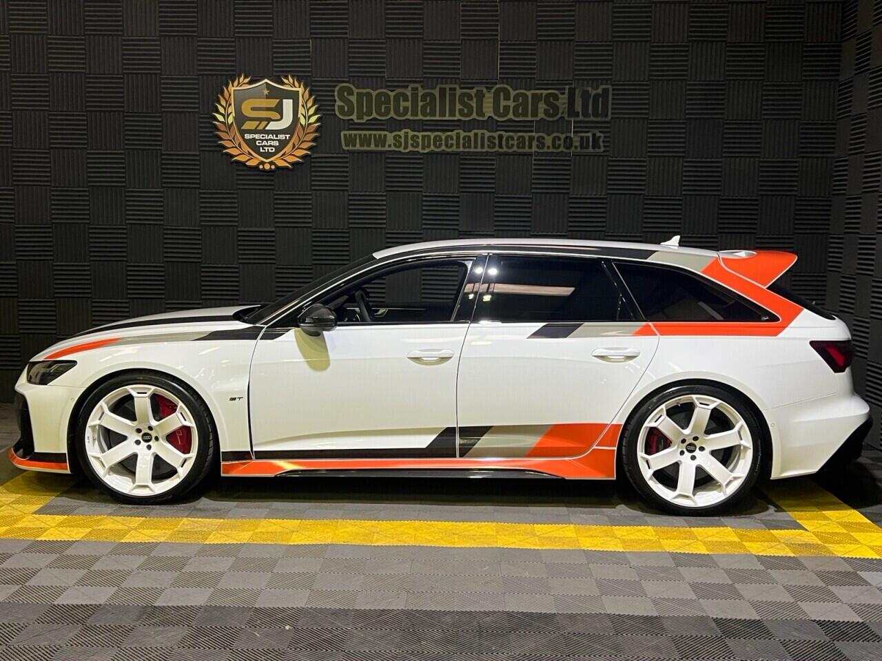 Audi RS6 Avant view 2