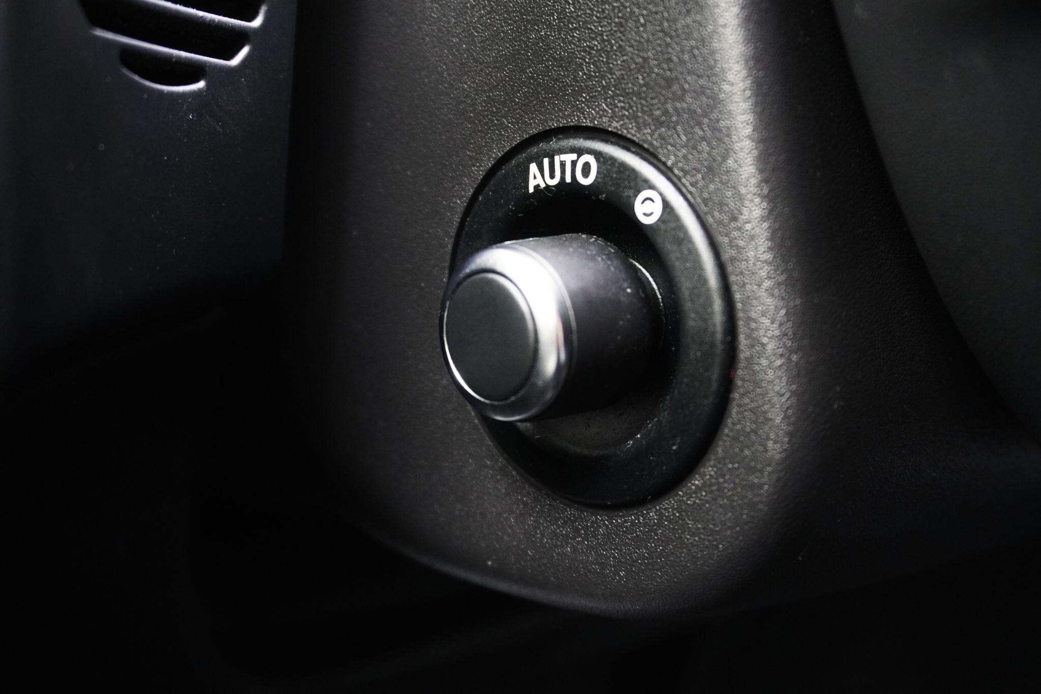 Jaguar XJ view 41