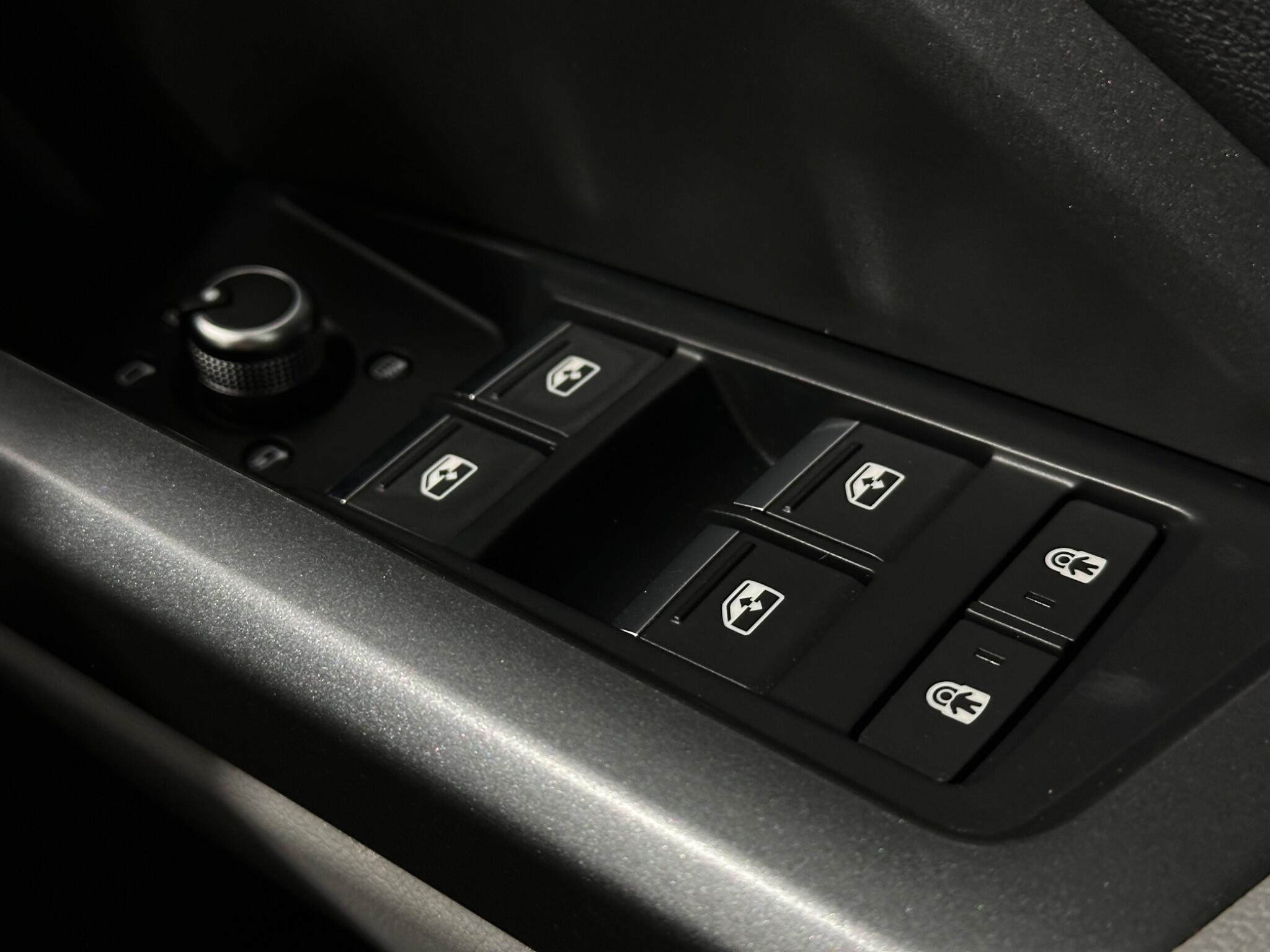 Audi Q3 view 19