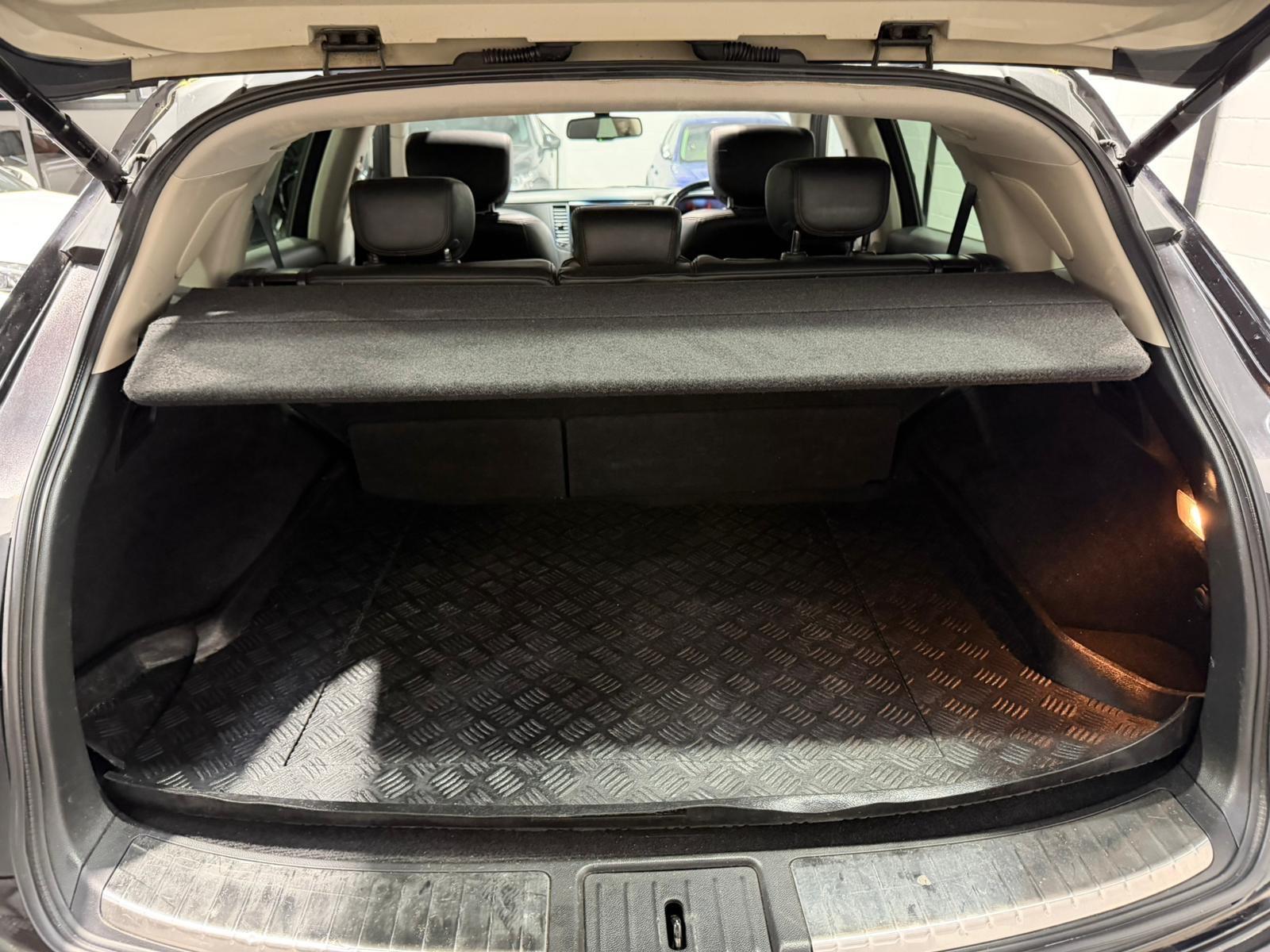 Infiniti QX70 view 32