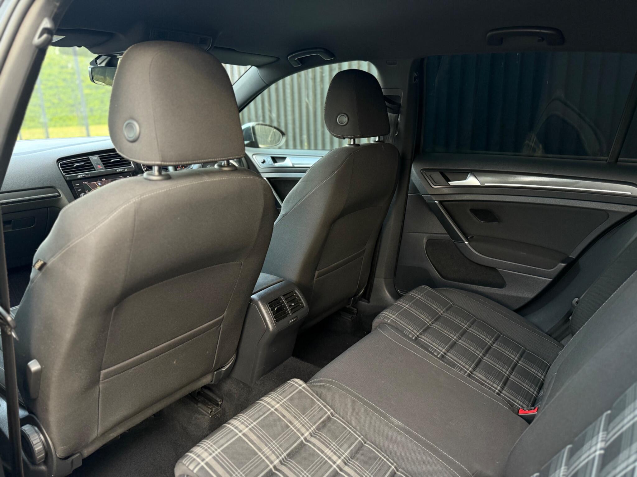 Volkswagen Golf view 20
