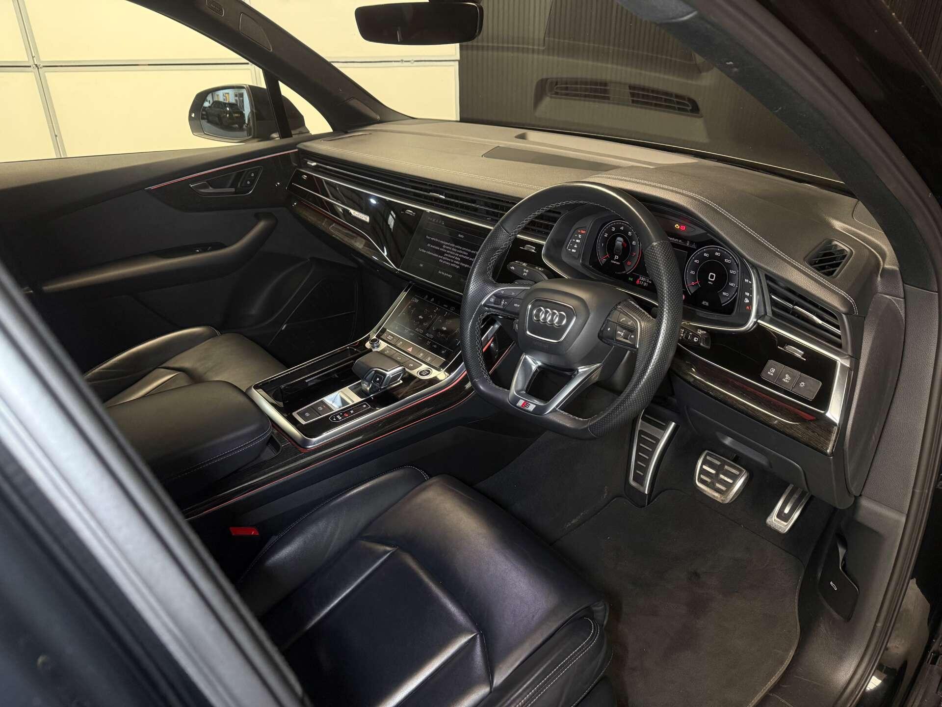 Audi Q7 view 19