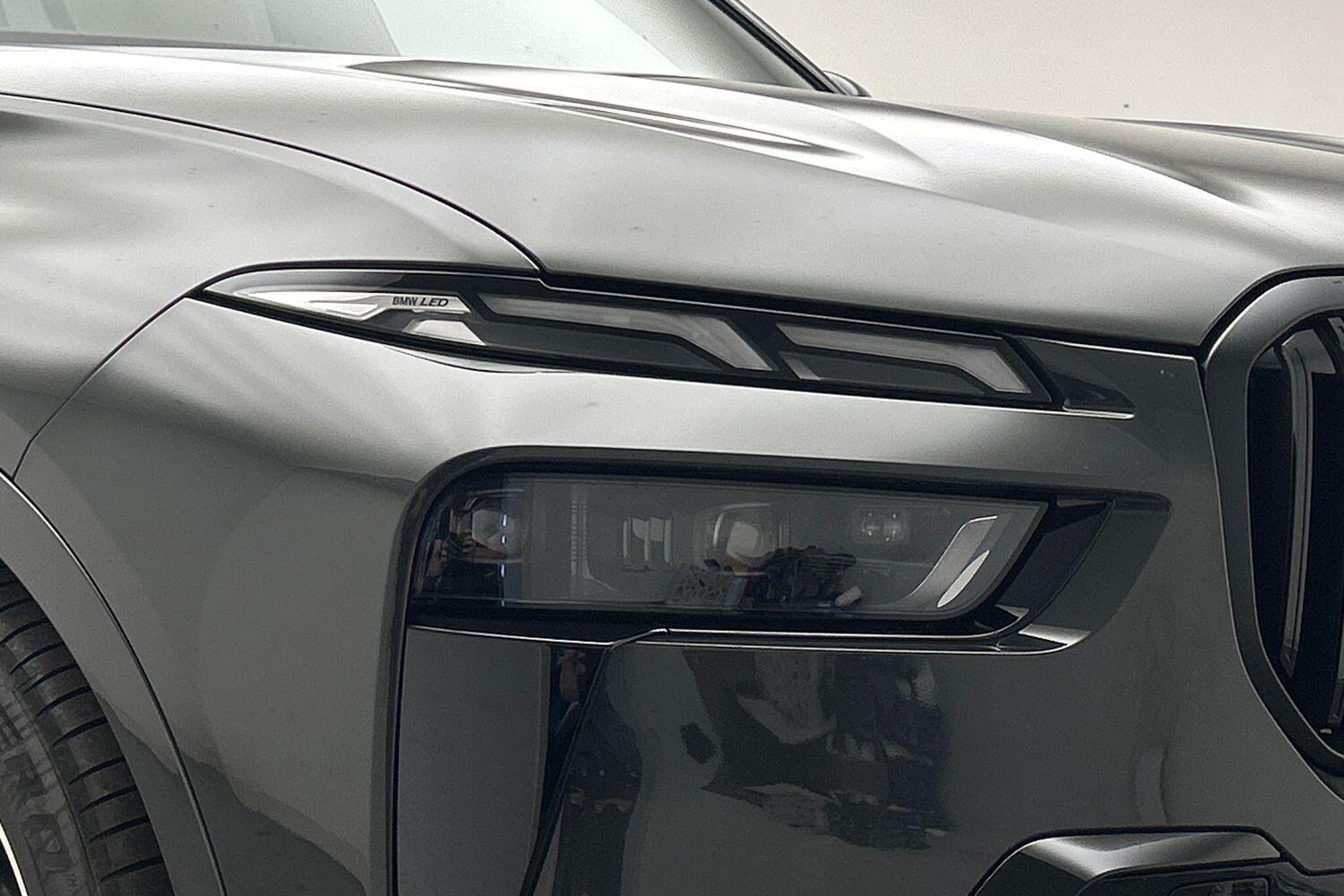BMW X7 view 21