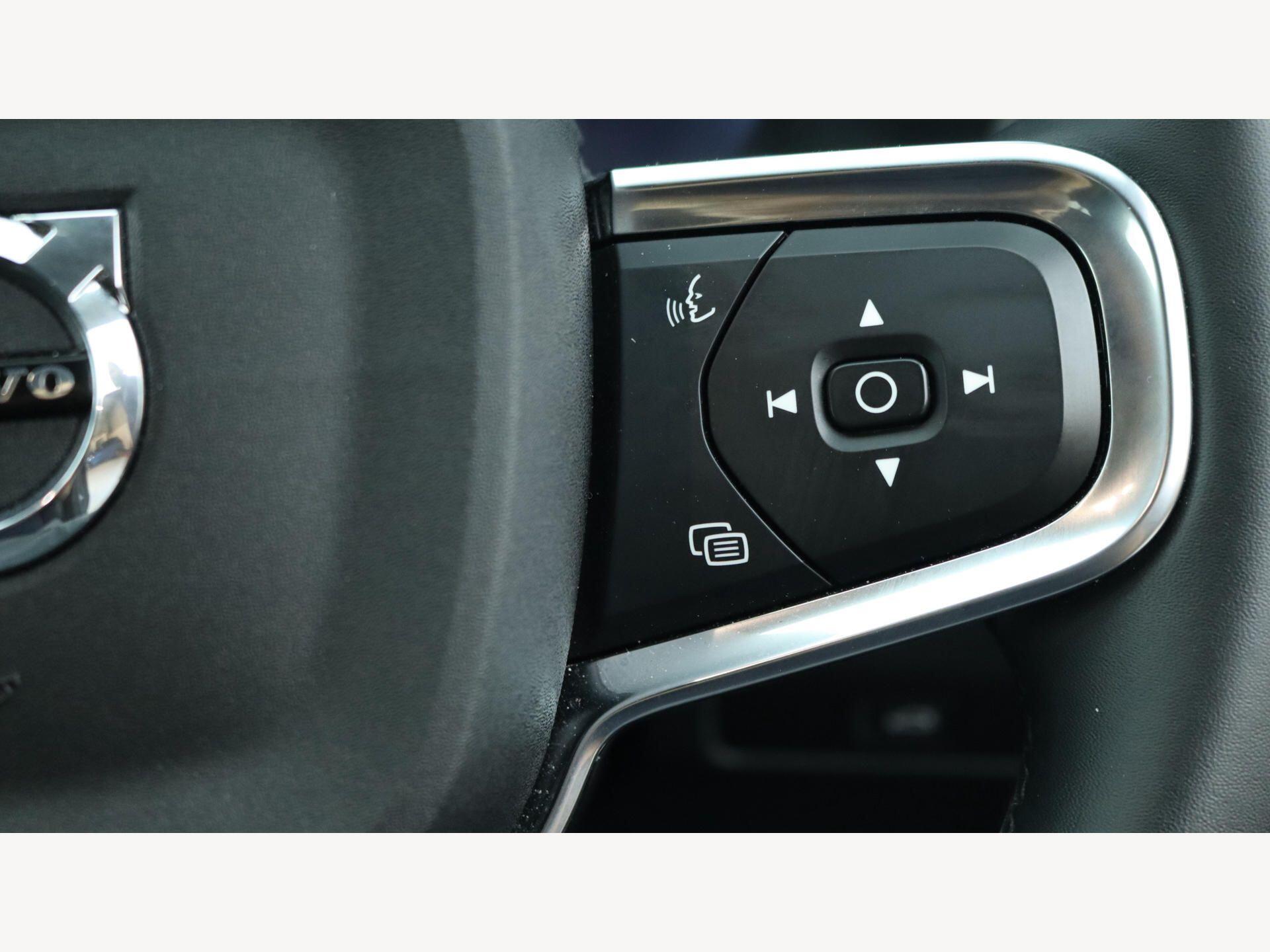 Volvo XC40 view 23