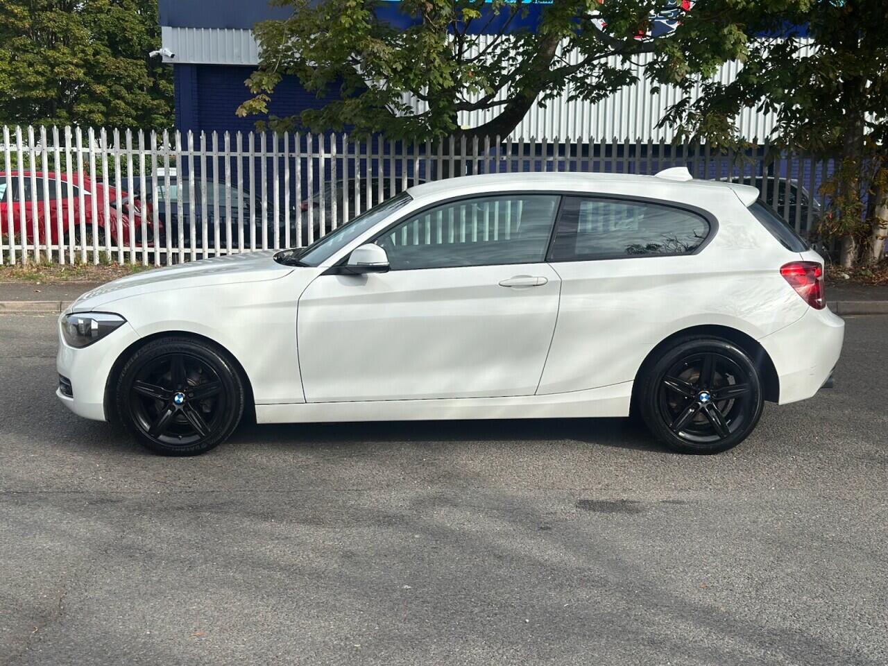 BMW 1 Series view 6