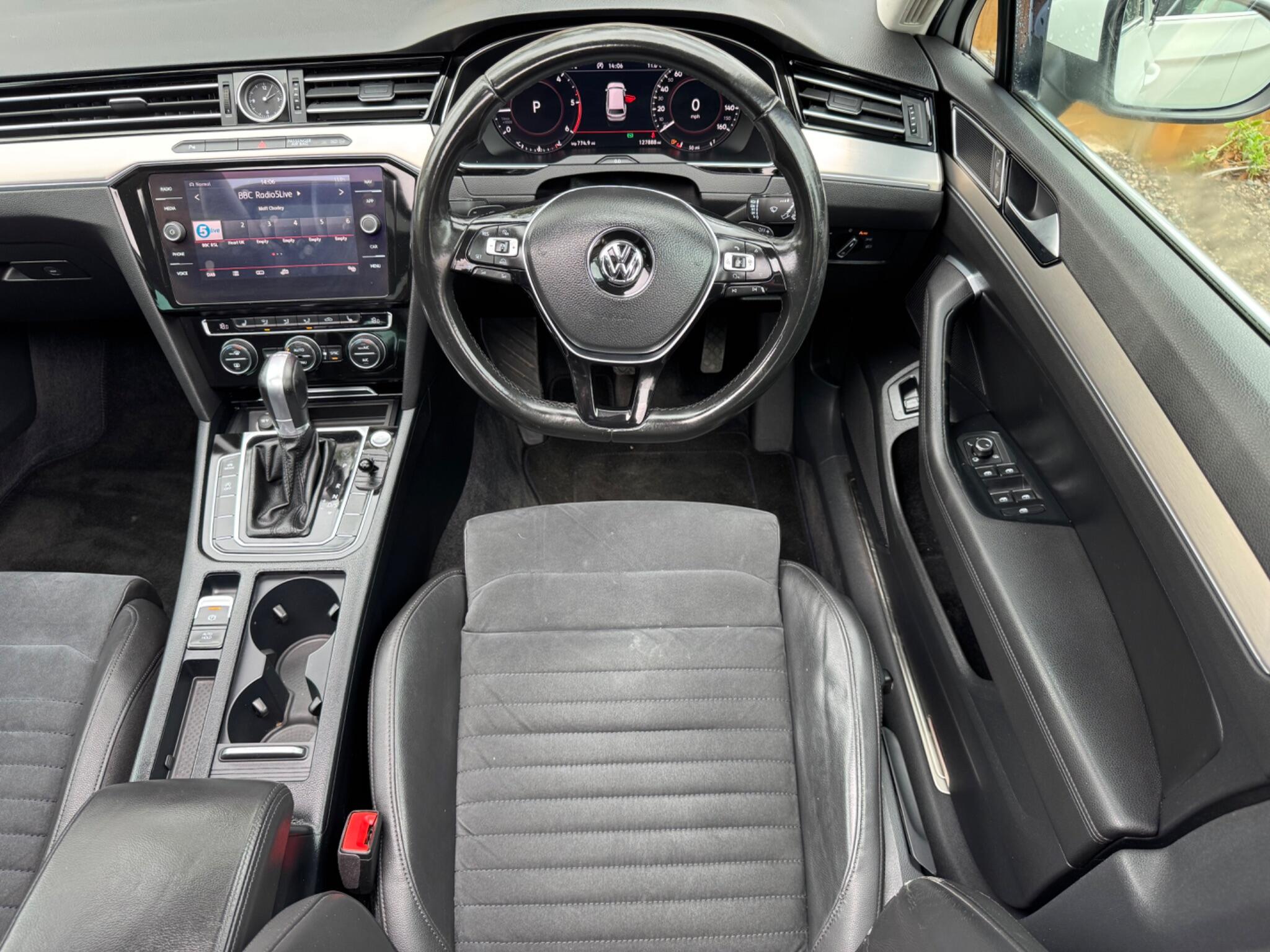 Volkswagen Passat view 14