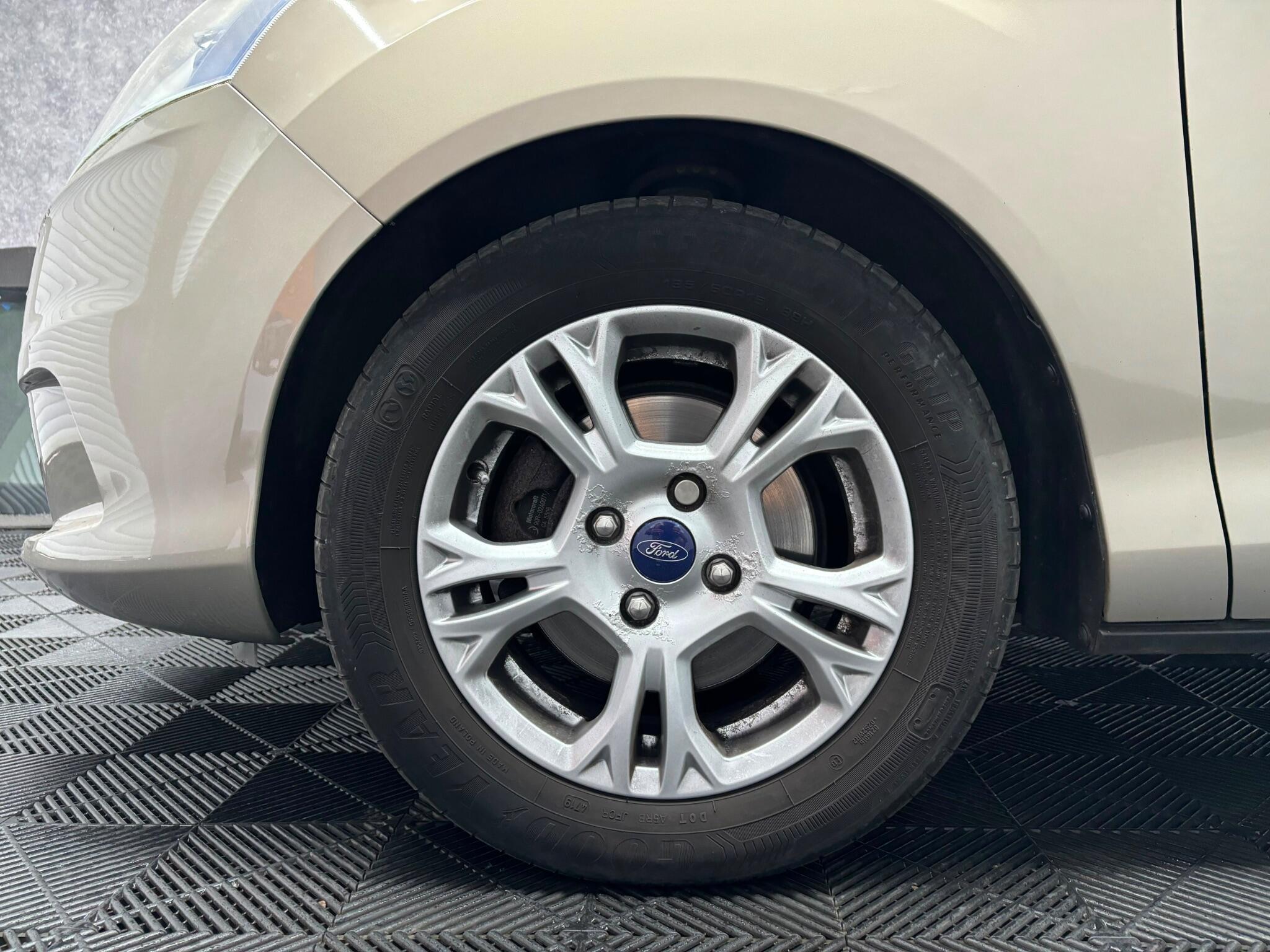 Ford B-Max view 27