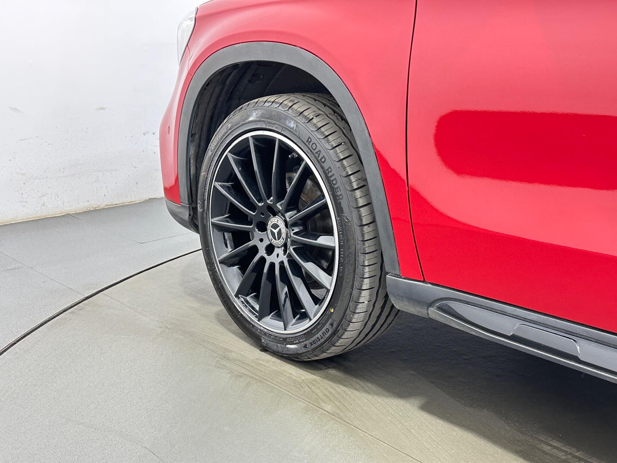 Mercedes-Benz Gla view 52