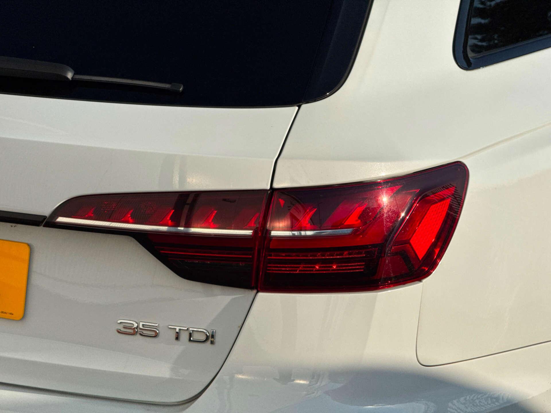 Audi A4 Avant view 16
