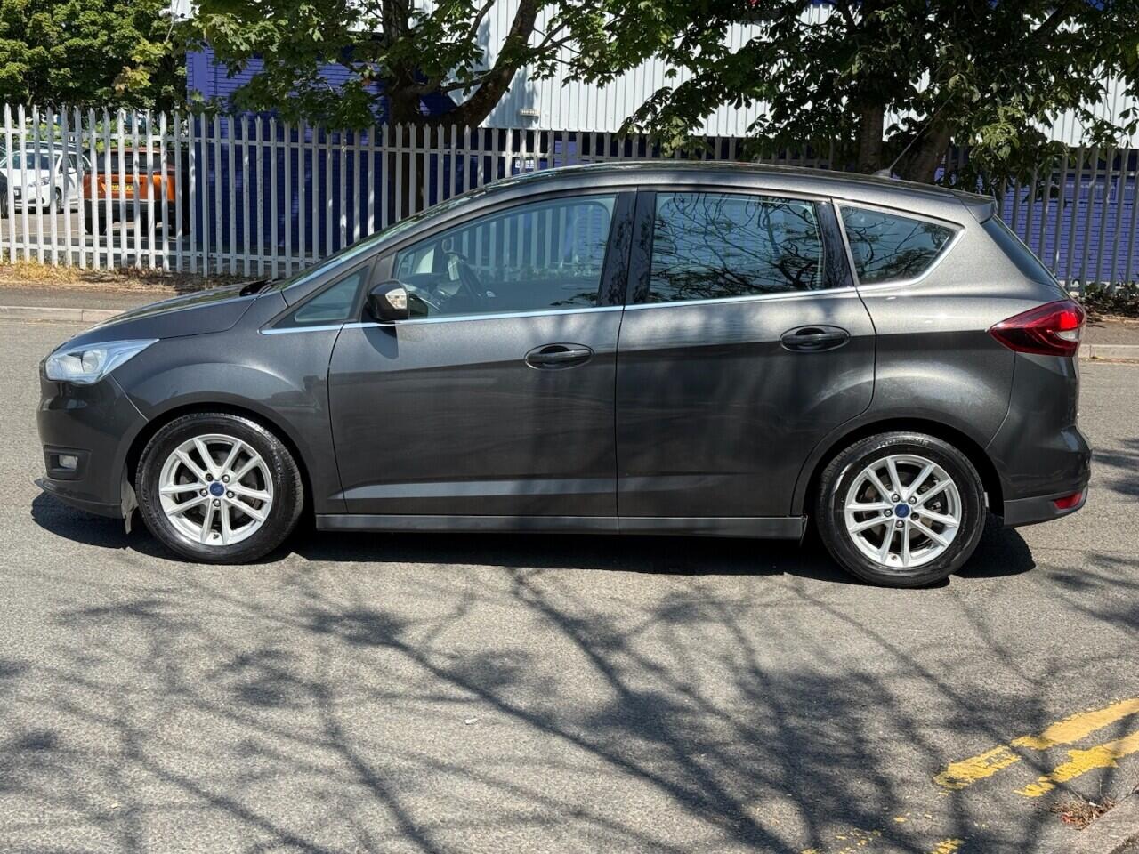 Ford C-Max view 4