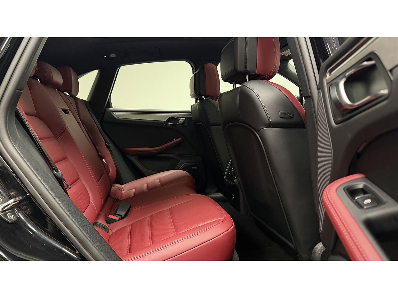 Porsche Macan view 19