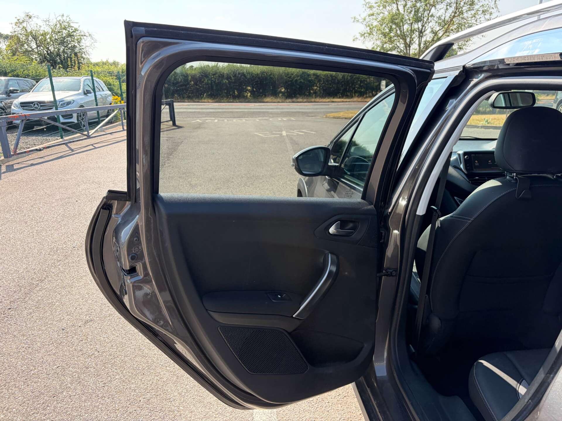 Peugeot 2008 view 19