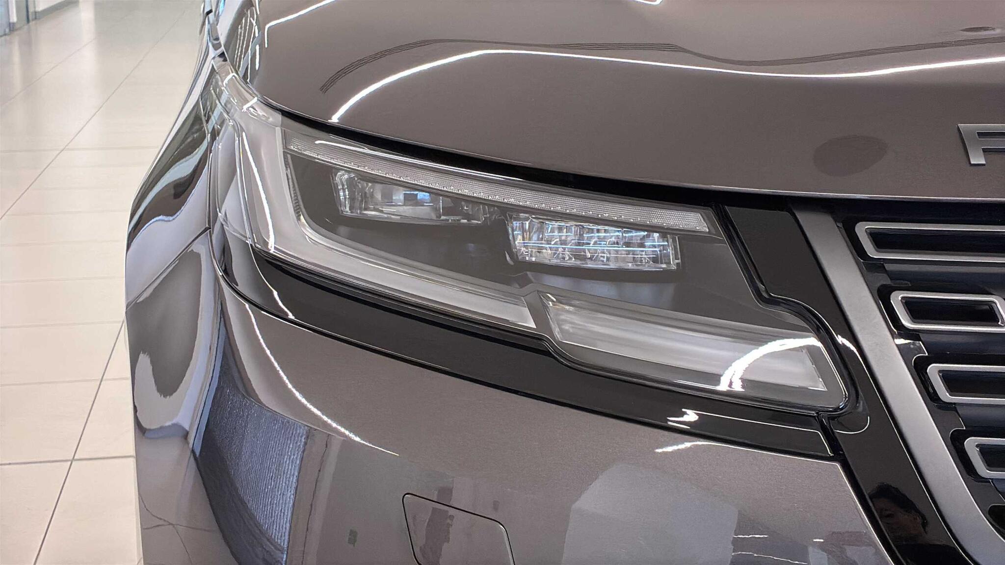 Land Rover Range Rover Velar view 17