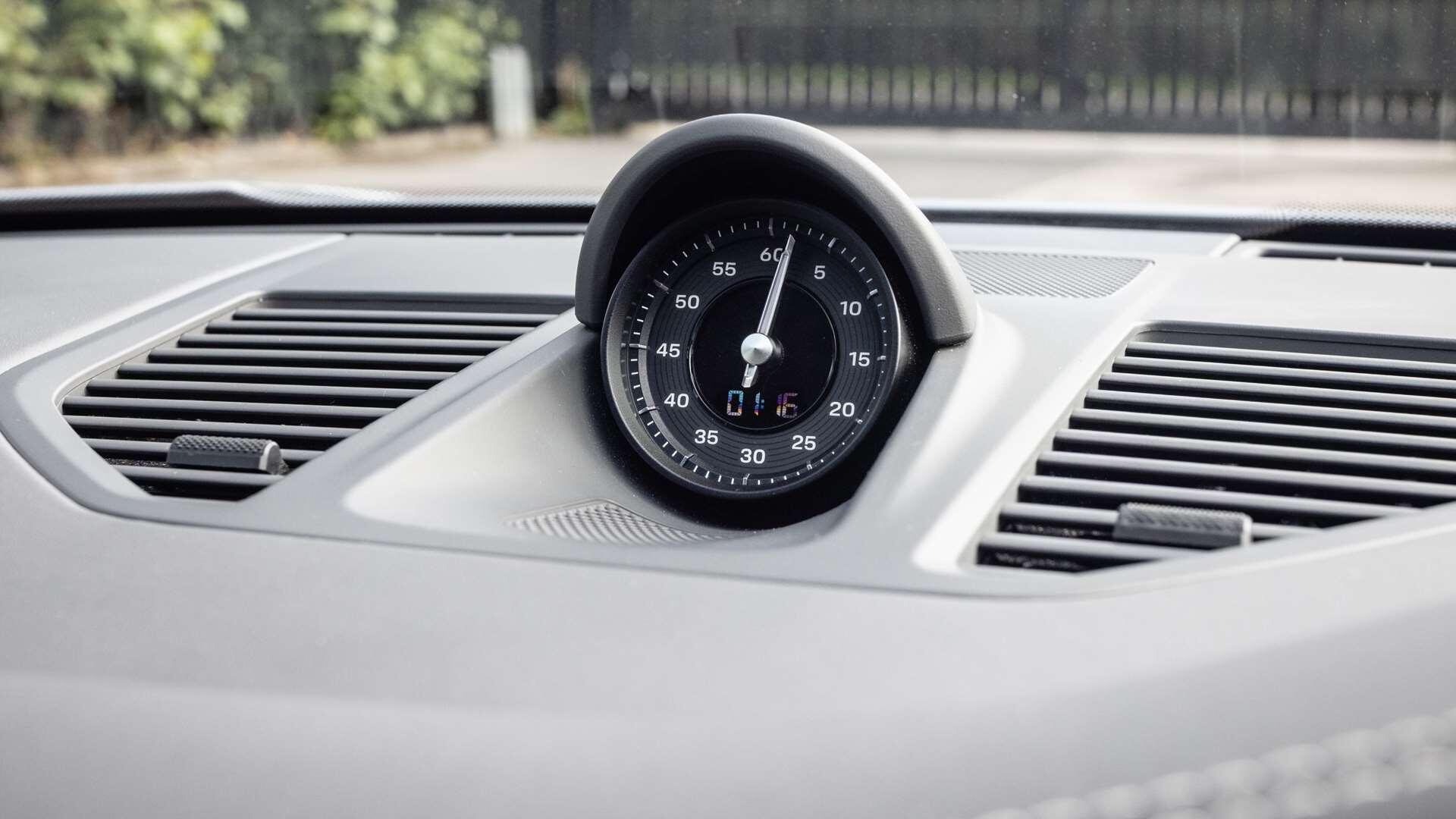 Porsche 911 view 26