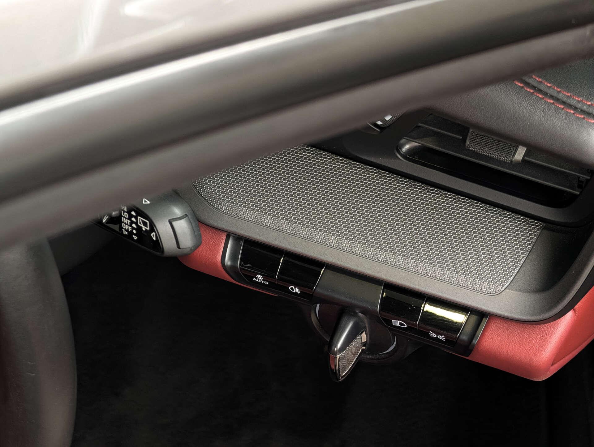 Porsche 911 view 30