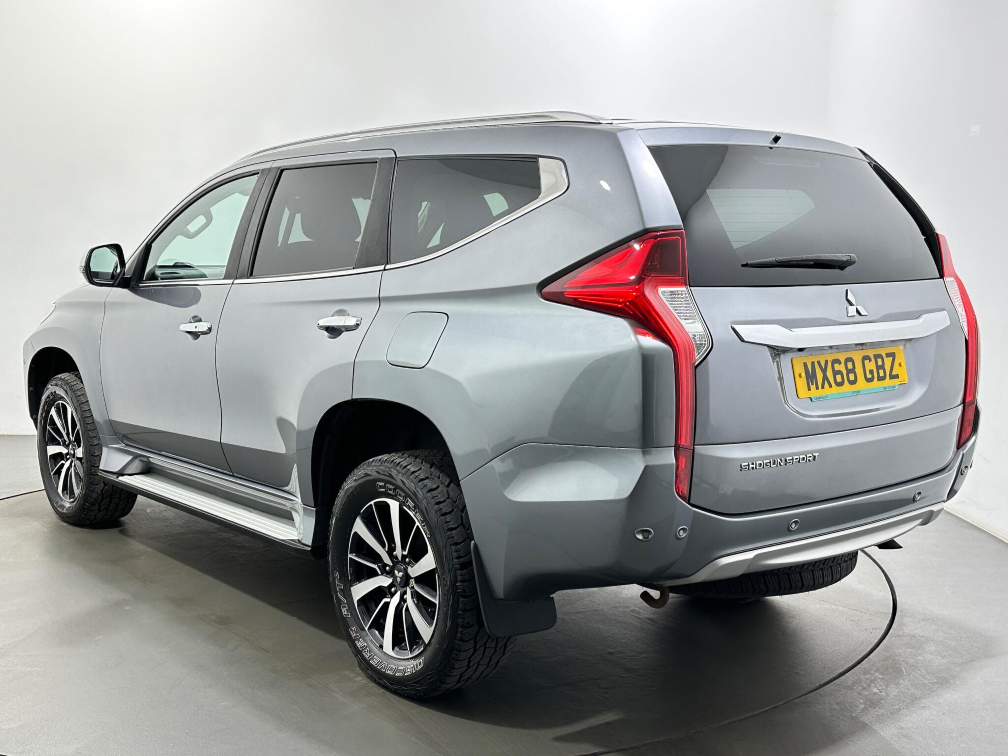 Mitsubishi Shogun Sport view 6