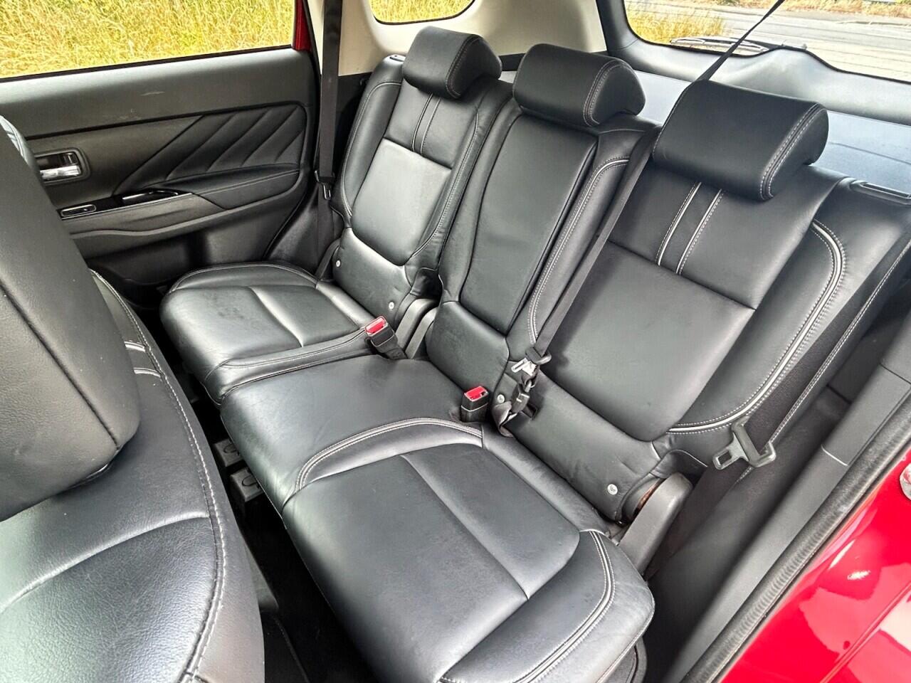Mitsubishi Outlander view 26