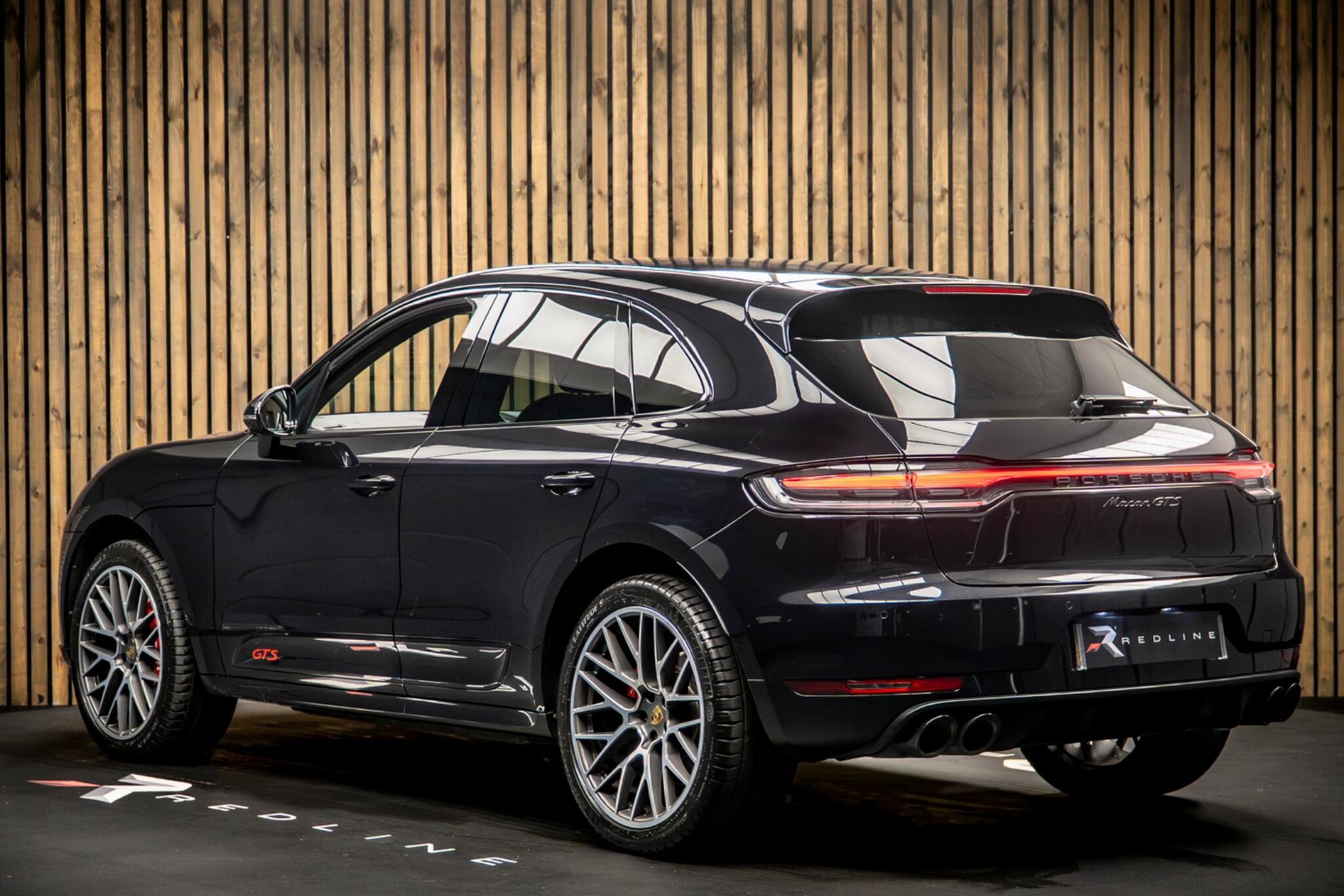 Porsche Macan view 3