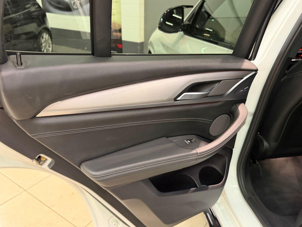 BMW X3 view 32