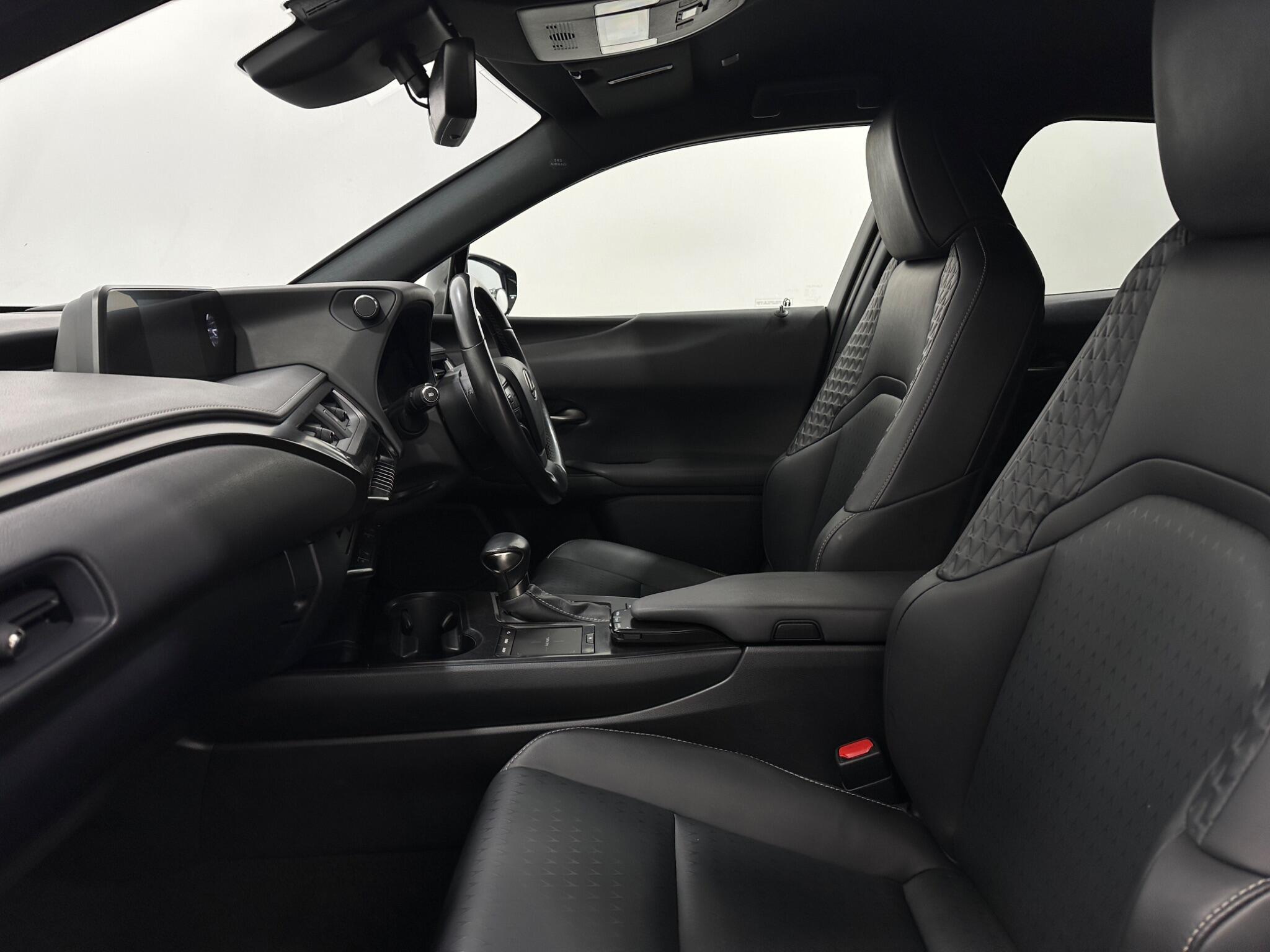 Lexus UX view 35