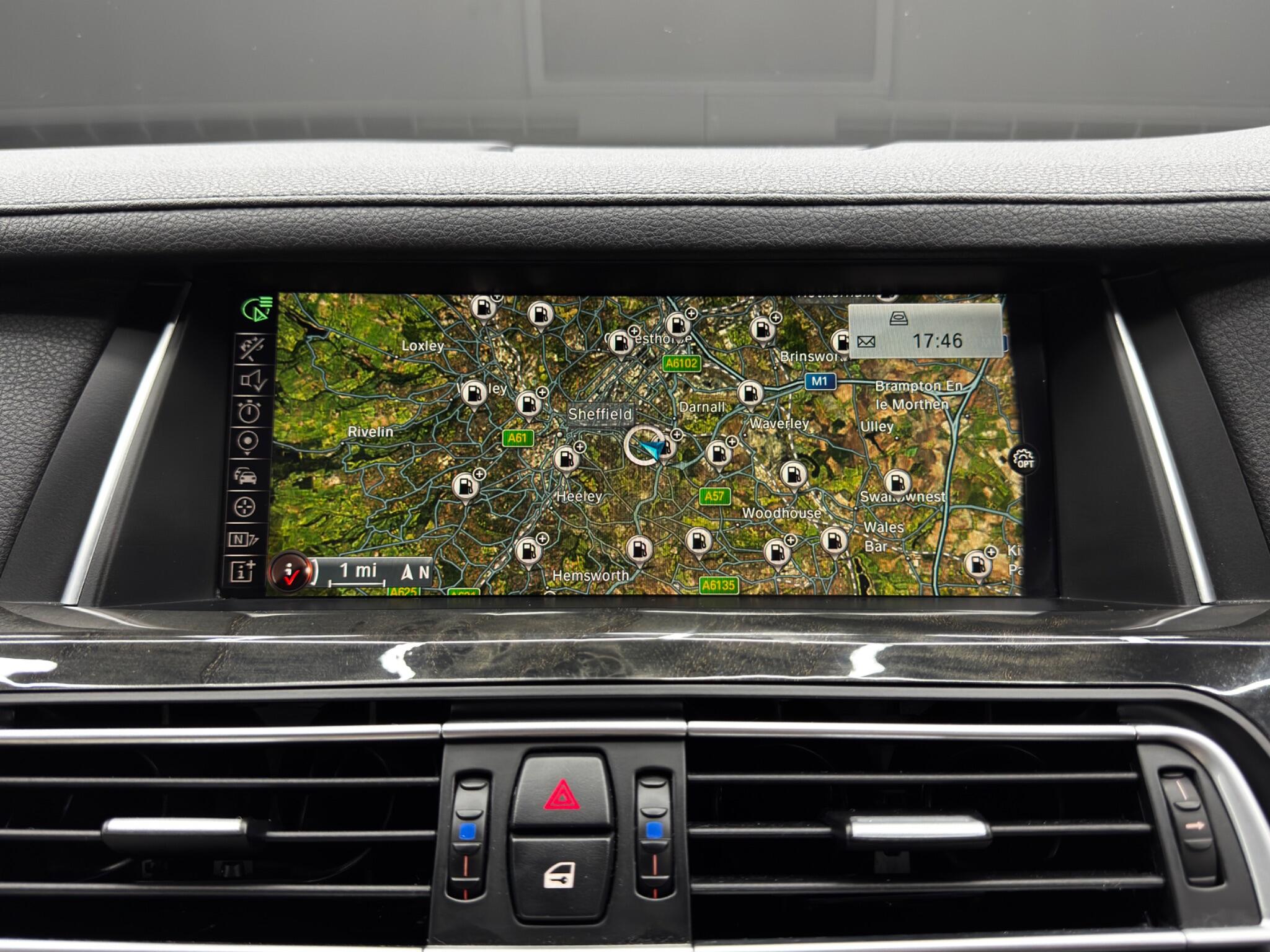 BMW 7 Series view 30